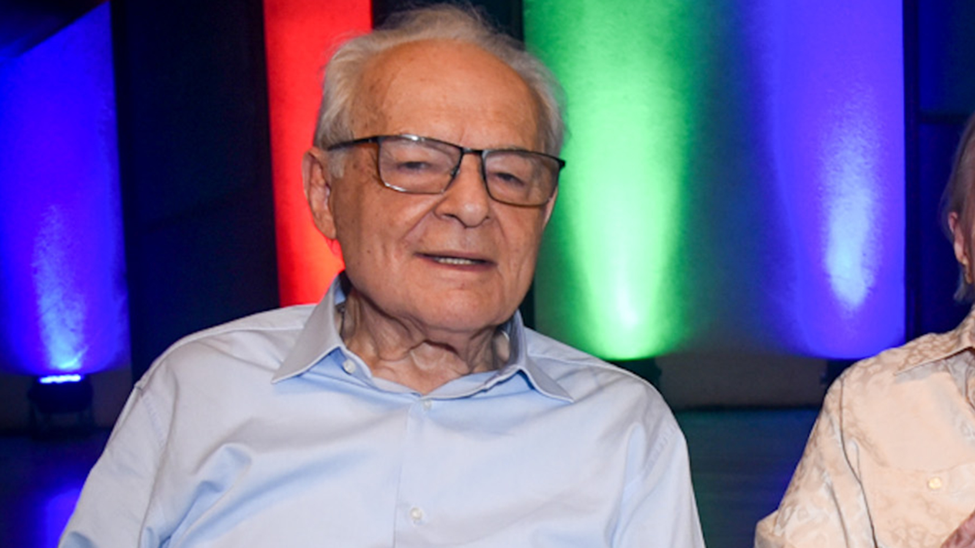 Othon Bastos faz rara aparição com a esposa, que também é atriz