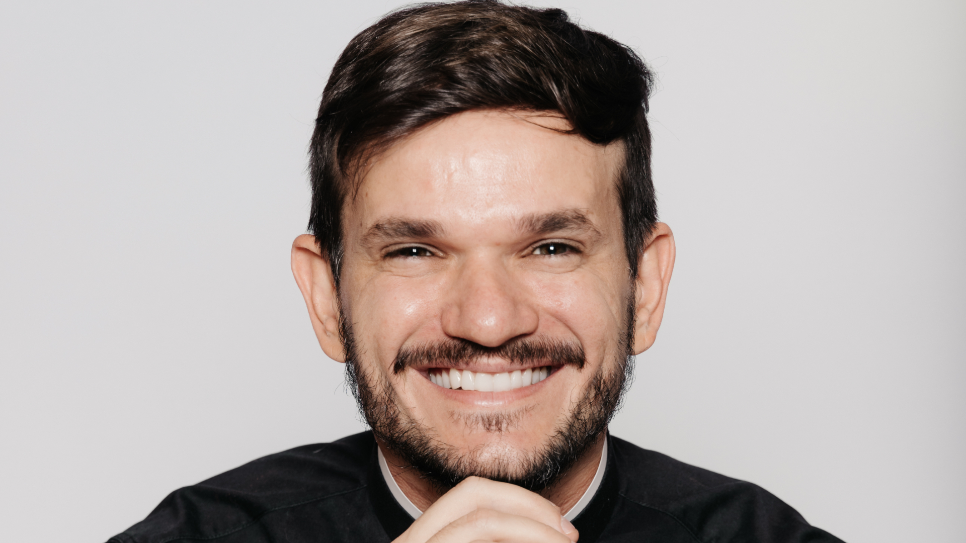 Padre Patrick faz shows para pessoas de todas as religiões: ‘Acolho como Jesus acolheria’