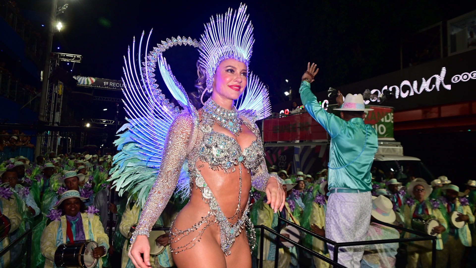 Público escolhe quem deve substituir Paolla Oliveira no posto de rainha de bateria da Grande Rio