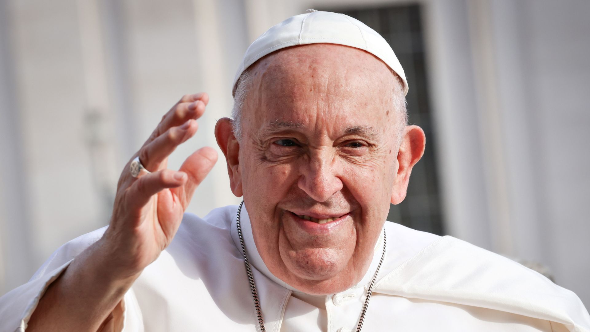 Papa Francisco já tem data para receber alta hospitalar, afirma equipe médica
