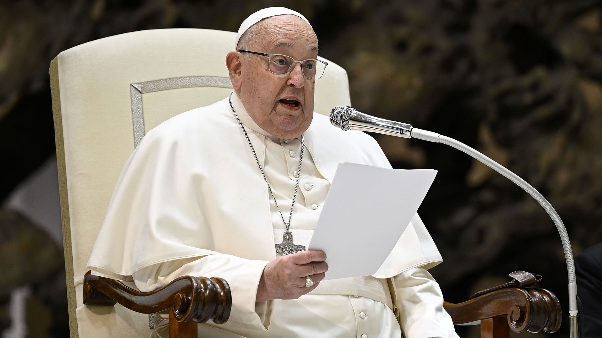 Internado, Papa Francisco manda recado aos brasileiros: ‘Continuem a rezar’
