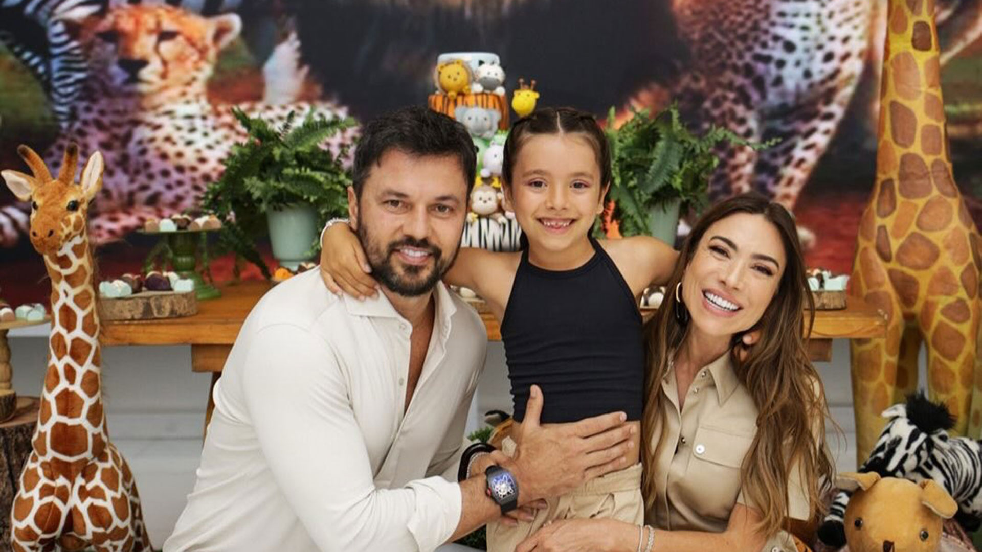 Patrícia Abravanel mostra festa da filha com direito a cobra de verdade