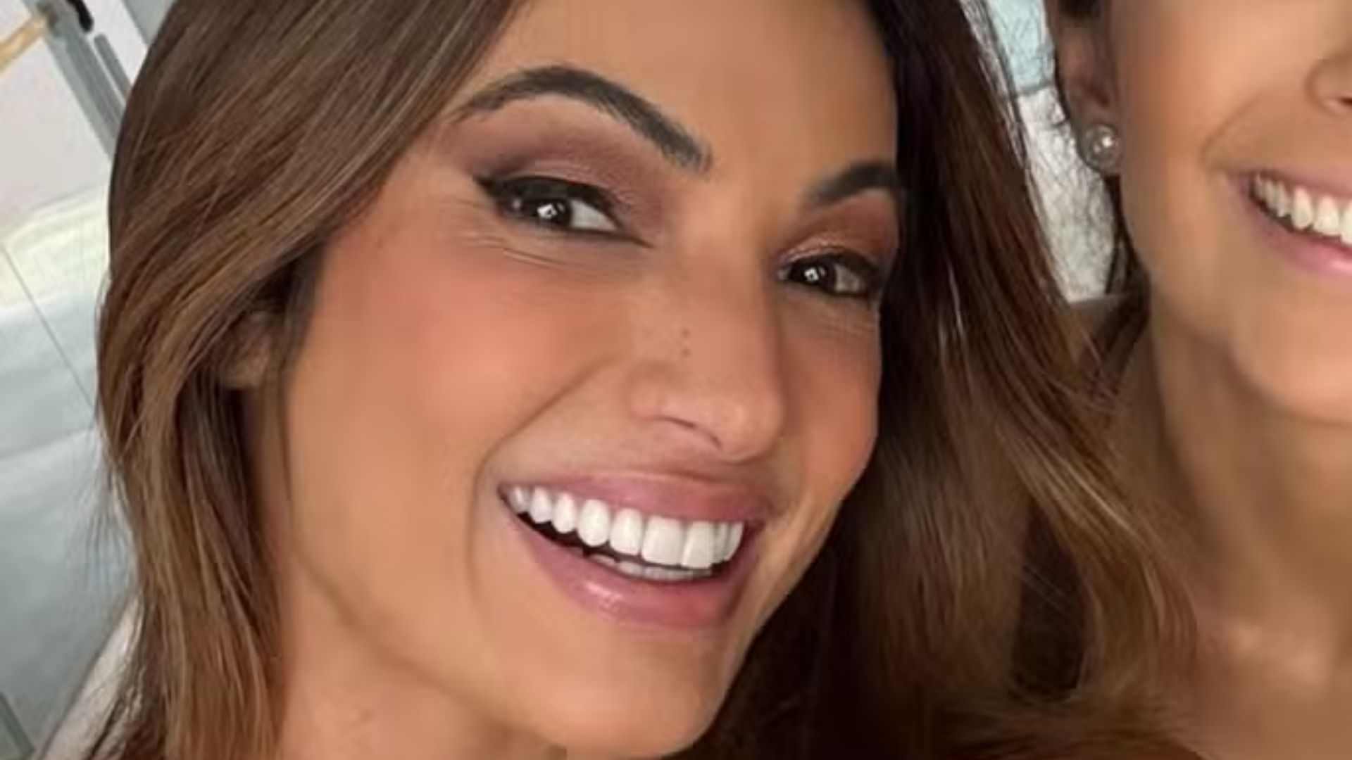 Patrícia Poeta surge com a irmã em foto rara e fãs reagem: “Quem é quem?”