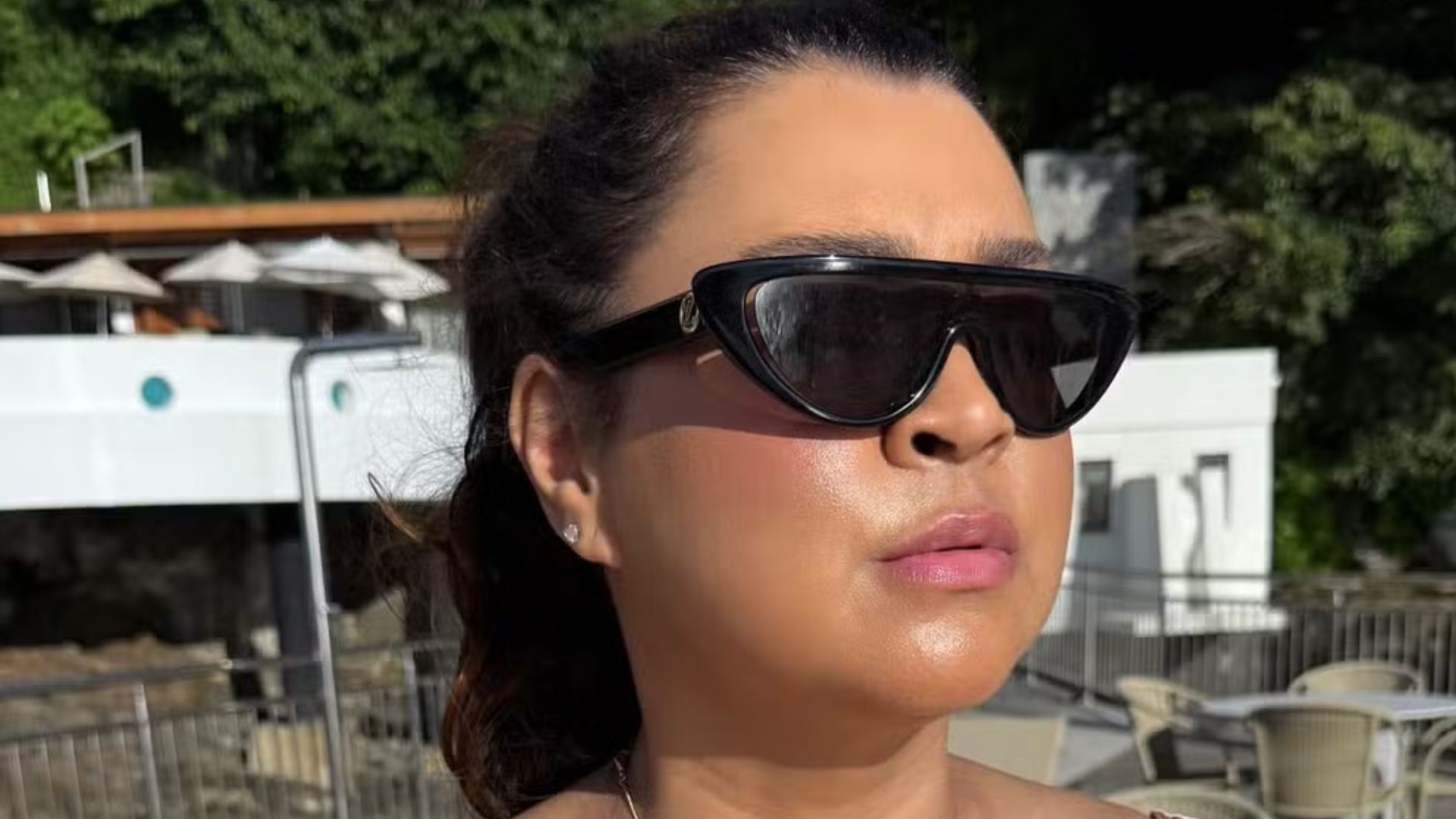 Após maratona de carnaval, Preta Gil posa de maiô em Salvador