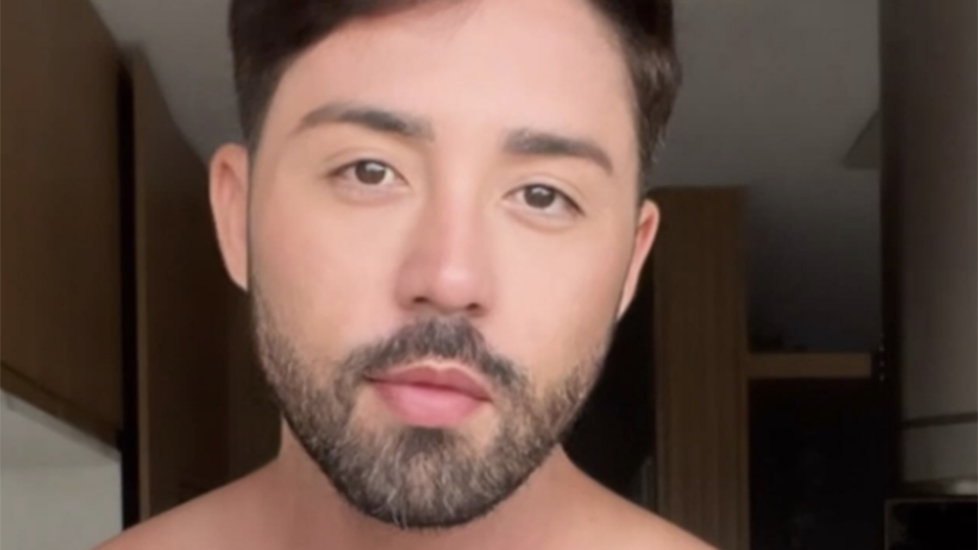 Rico Melquiades exibe antes e depois de procedimento estético no corpo
