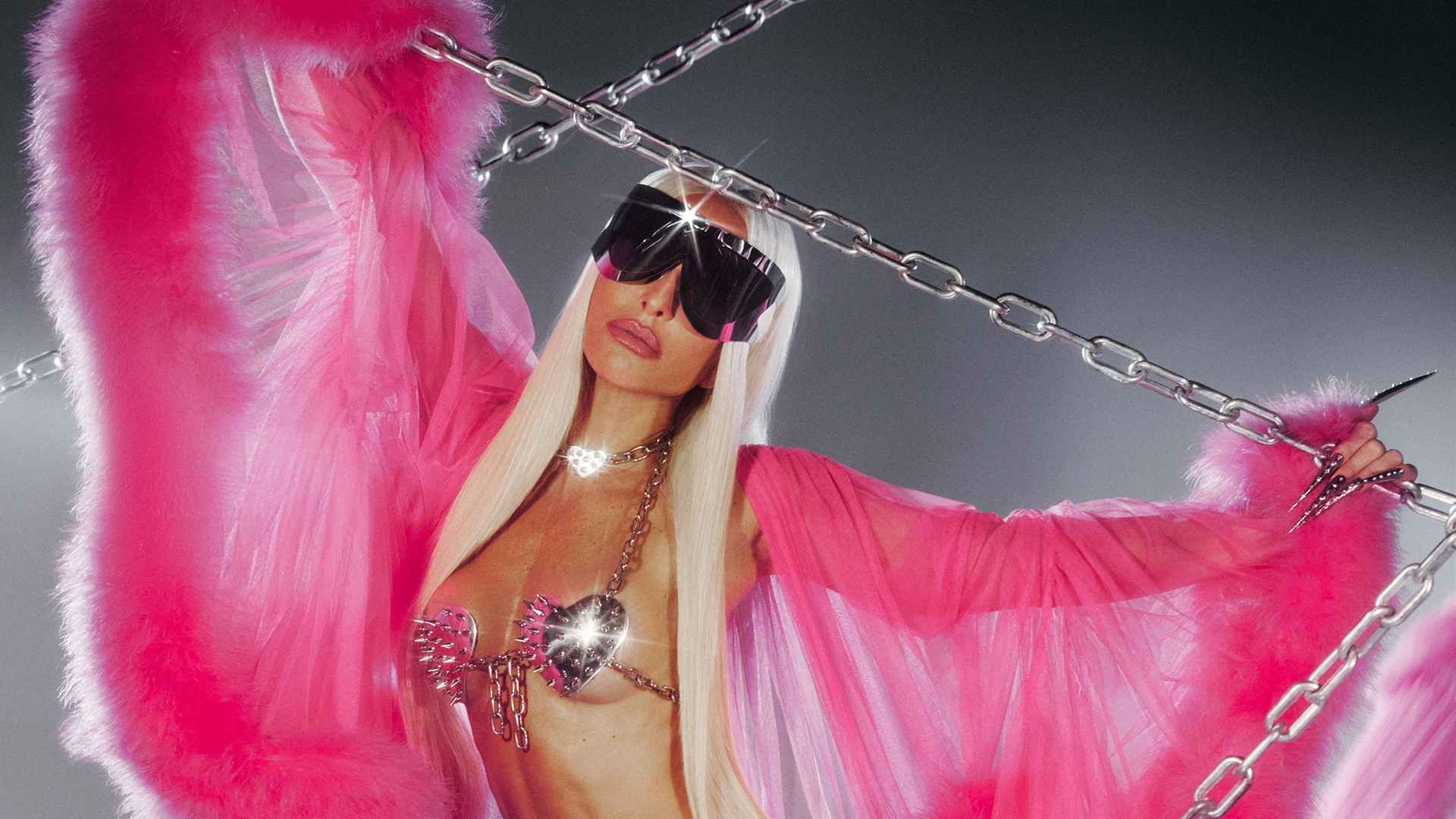 Primeiro look de Sabrina Sato no Carnaval 2025 é futurista