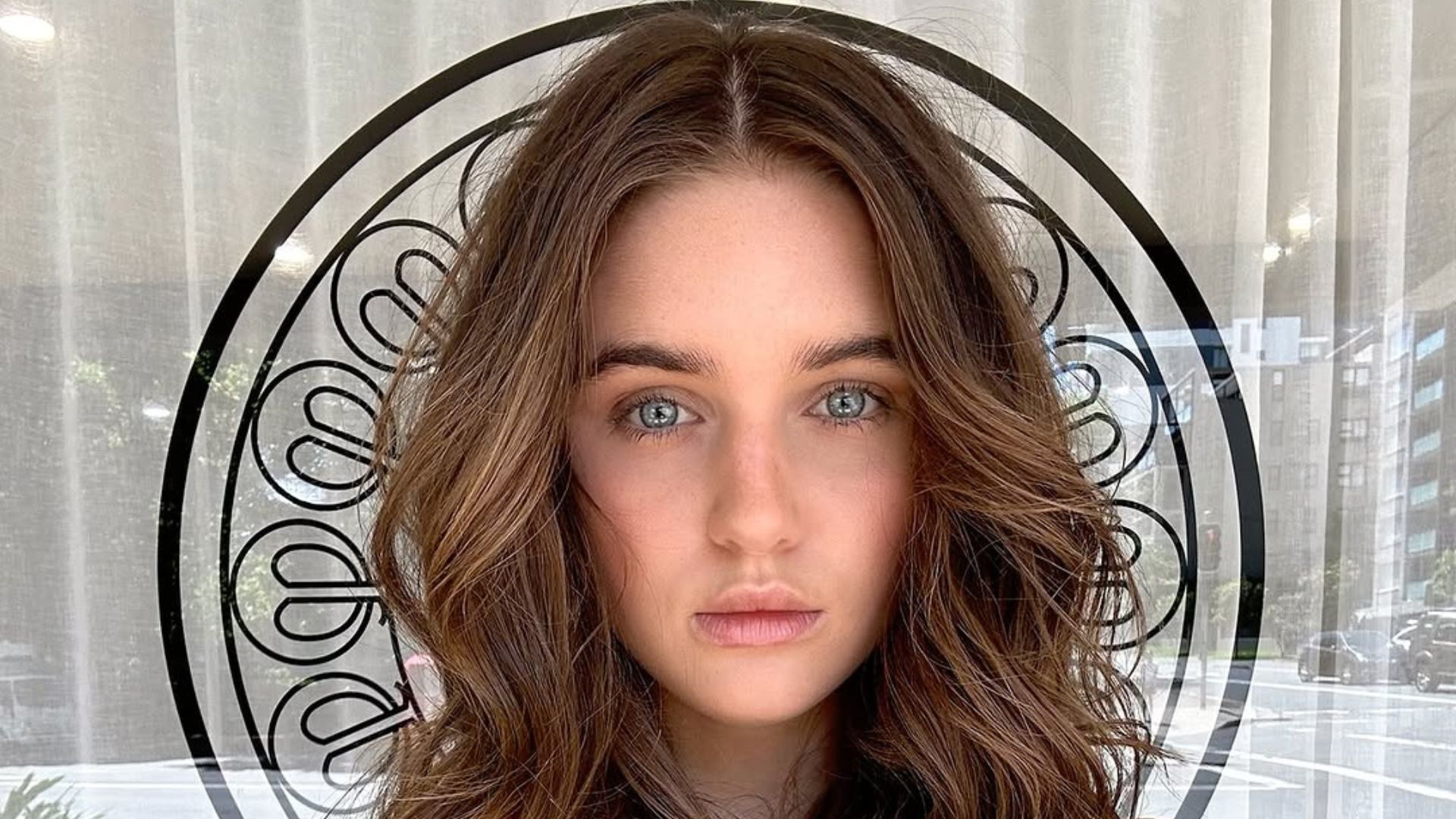 Savannah Clarke revela o que não pode faltar em seu camarim