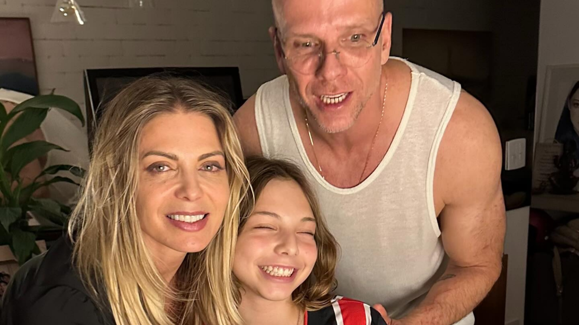 Sheila Mello e Fernando Scherer se reúnem no aniversário da filha
