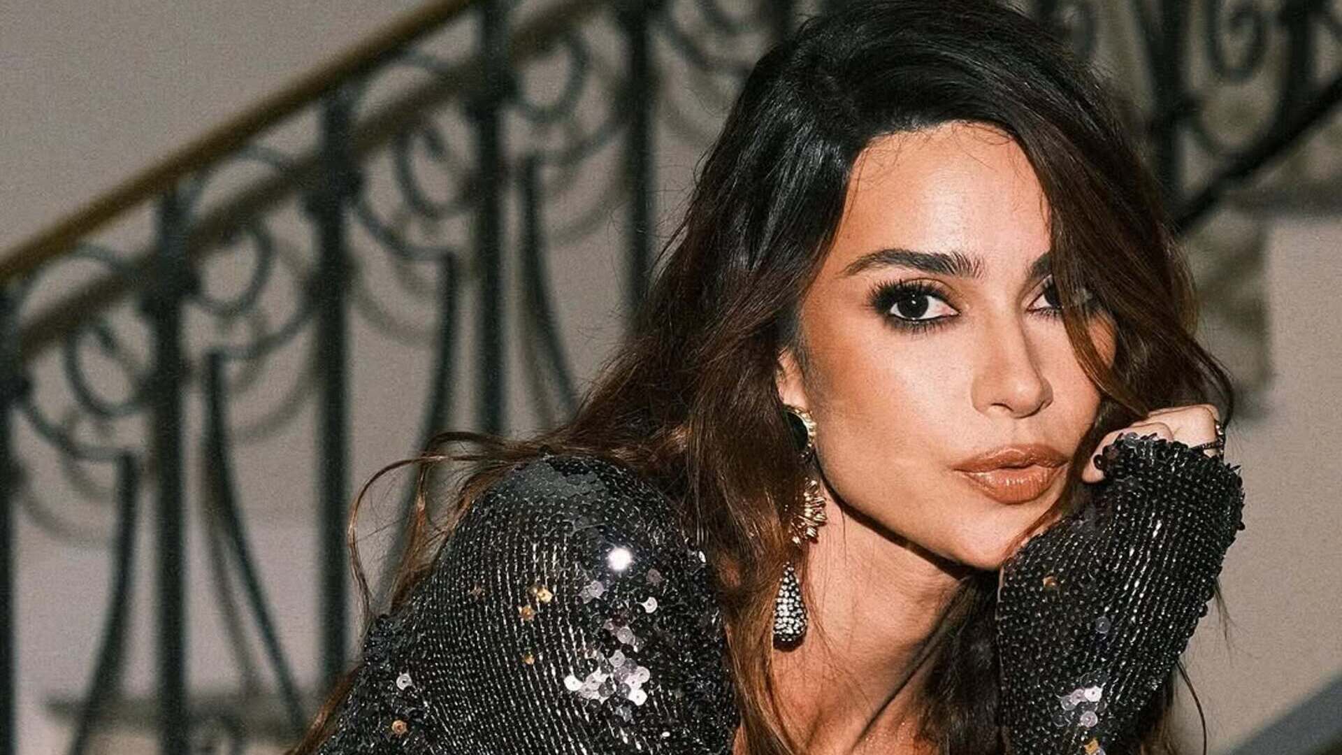 Thaila Ayala brilha com look ousado na festa de ‘Vale Tudo’