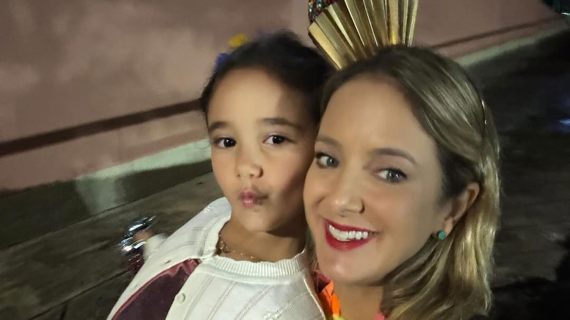 Ticiane Pinheiro mostra a filha Manuella curtindo o Carnaval