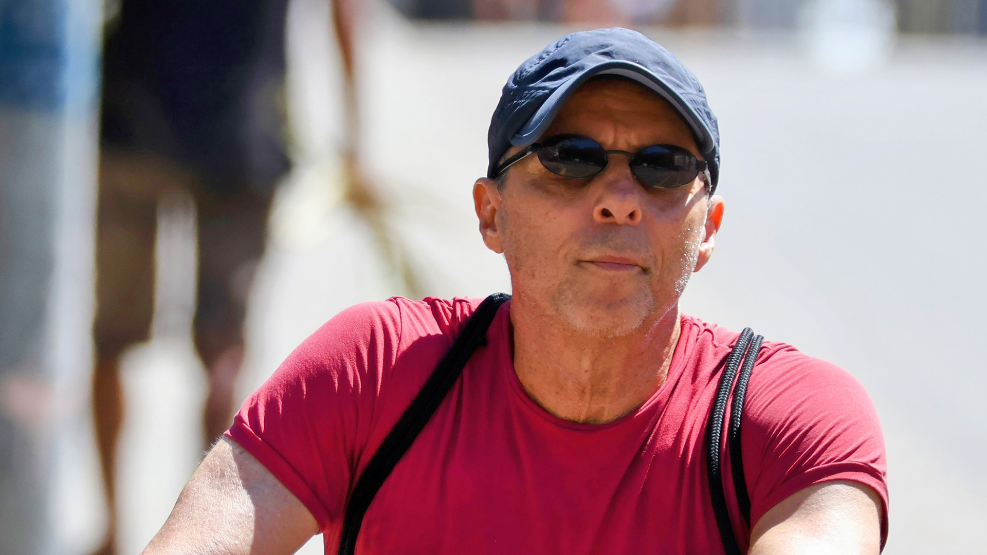 Tony Bellotto aproveita passeio no RJ durante tratamento contra o câncer