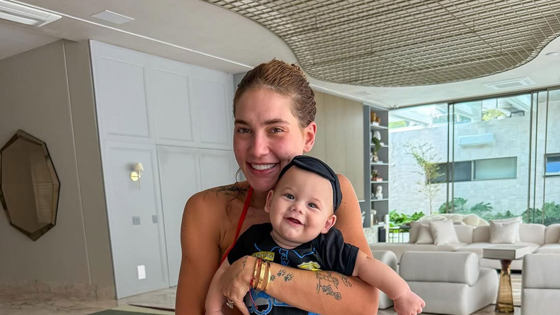 José Leonardo esbanja fofura em foto com Virginia Fonseca