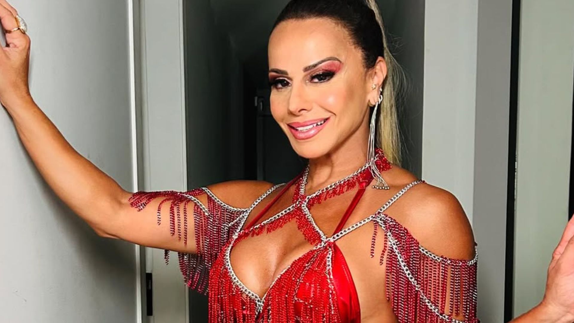 Viviane Araújo exibe novo visual após fim da novela Volta Por Cima