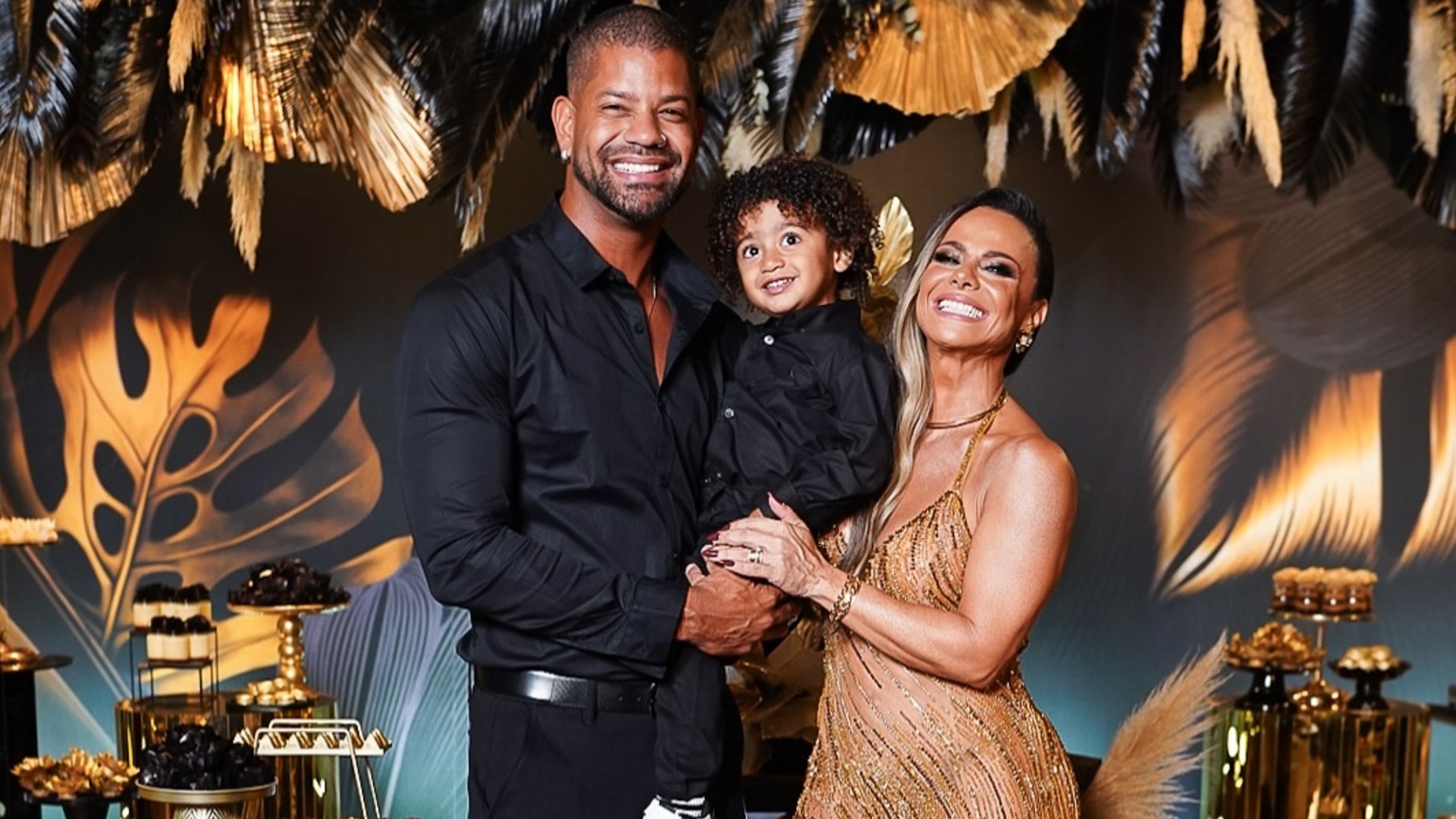 Viviane Araújo comemora 50 anos com festão exuberante; veja as fotos