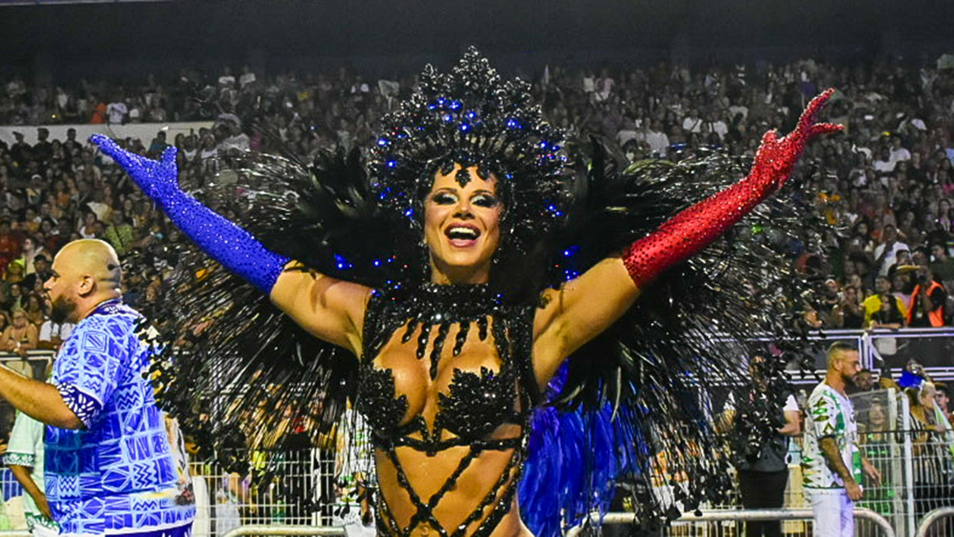 Viviane Araujo surge deslumbrante com look inspirado em Daniela Mercury