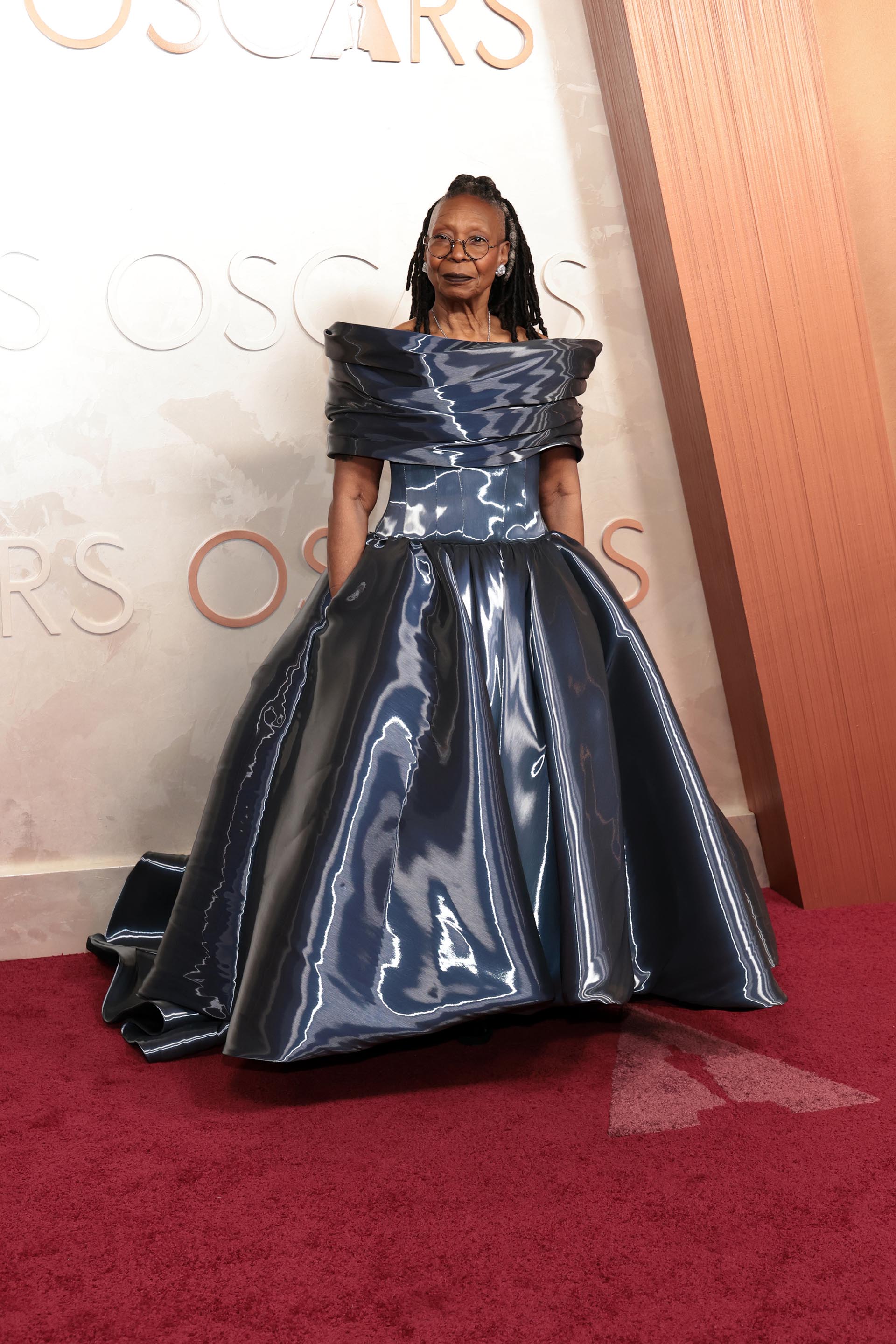 Oscar 2025: Veja os looks dos famosos no tapete vermelho