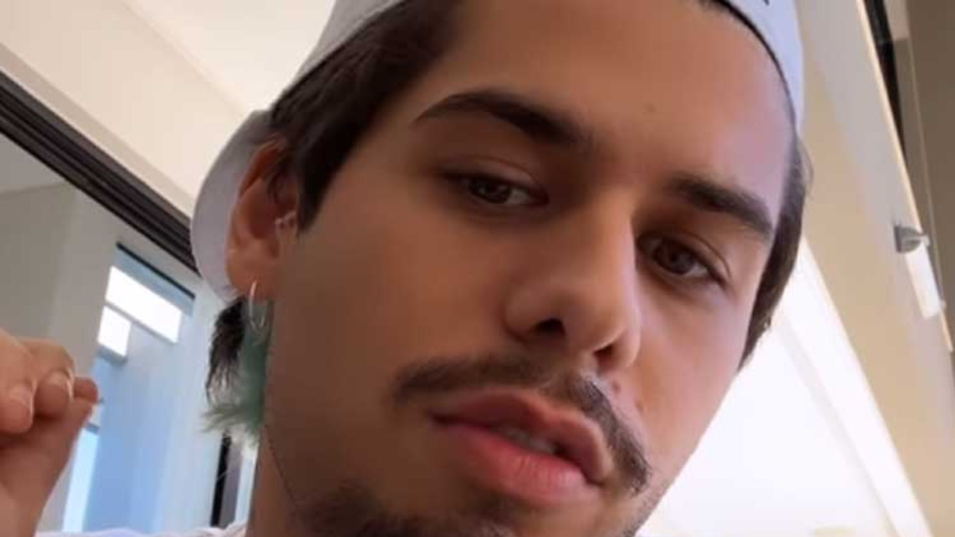Irritado, Zé Felipe dá resposta “na lata” sobre envolvimento com homens