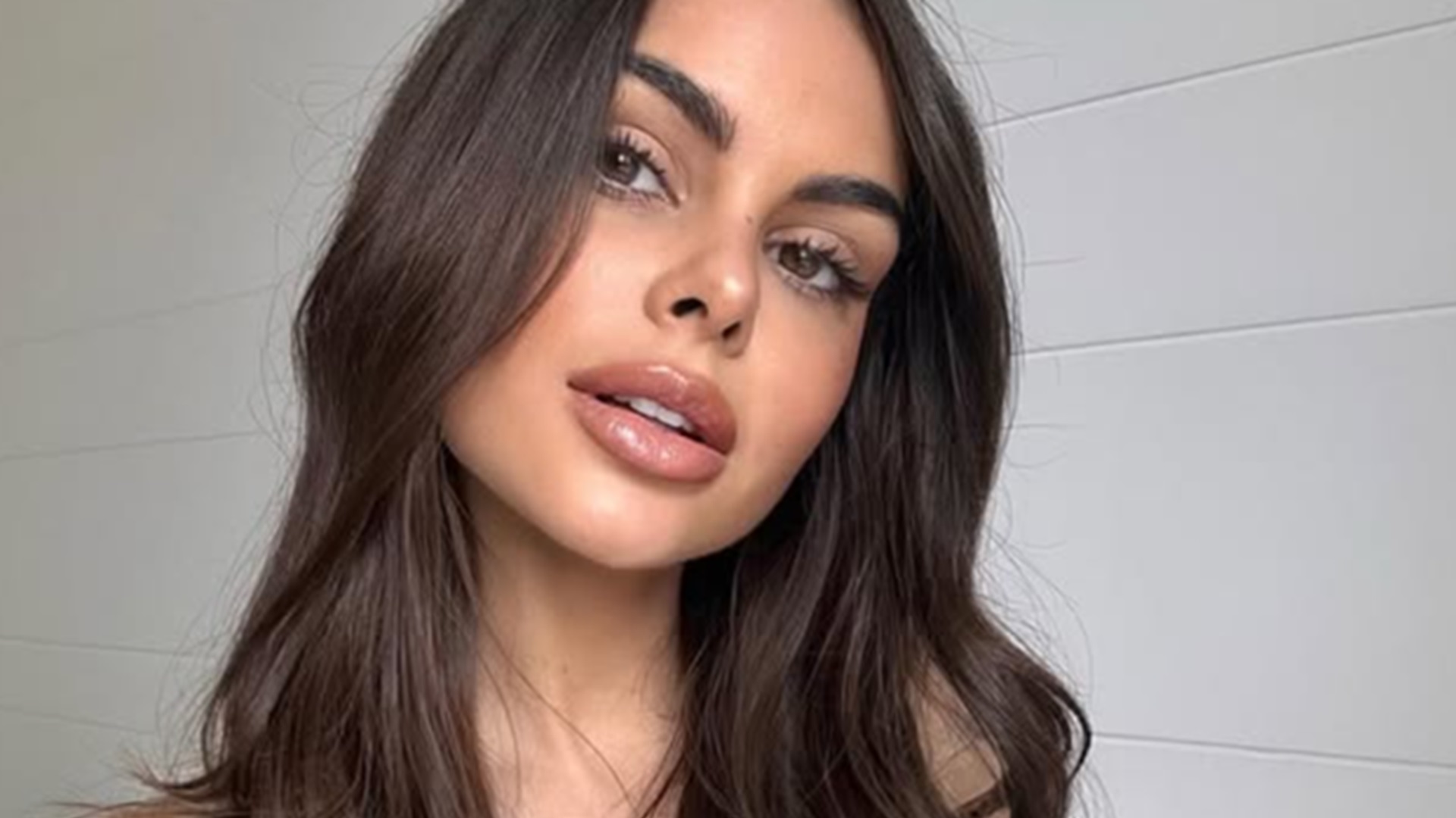 Amanda Kimberlly se manifesta sobre rumores de affair com jogador de futebol