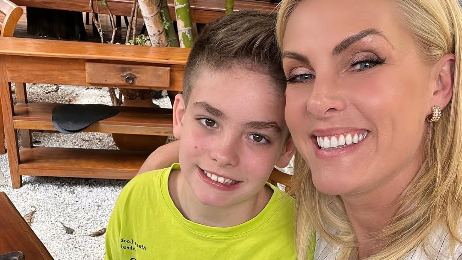 Ana Hickmann encanta ao relembrar fotos antigas do filho