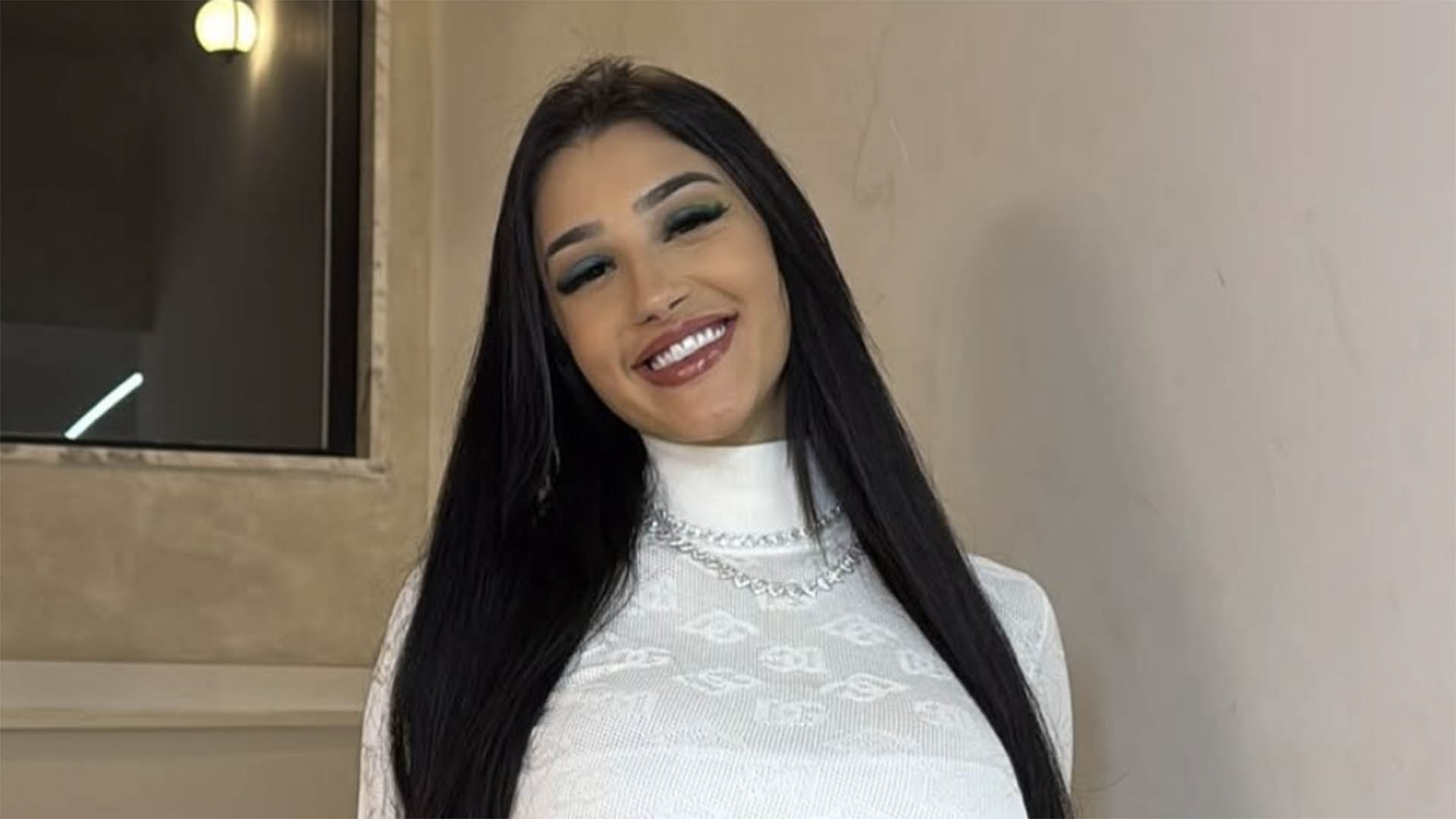Bia Miranda mostra nova foto da filha na UTI Neonatal