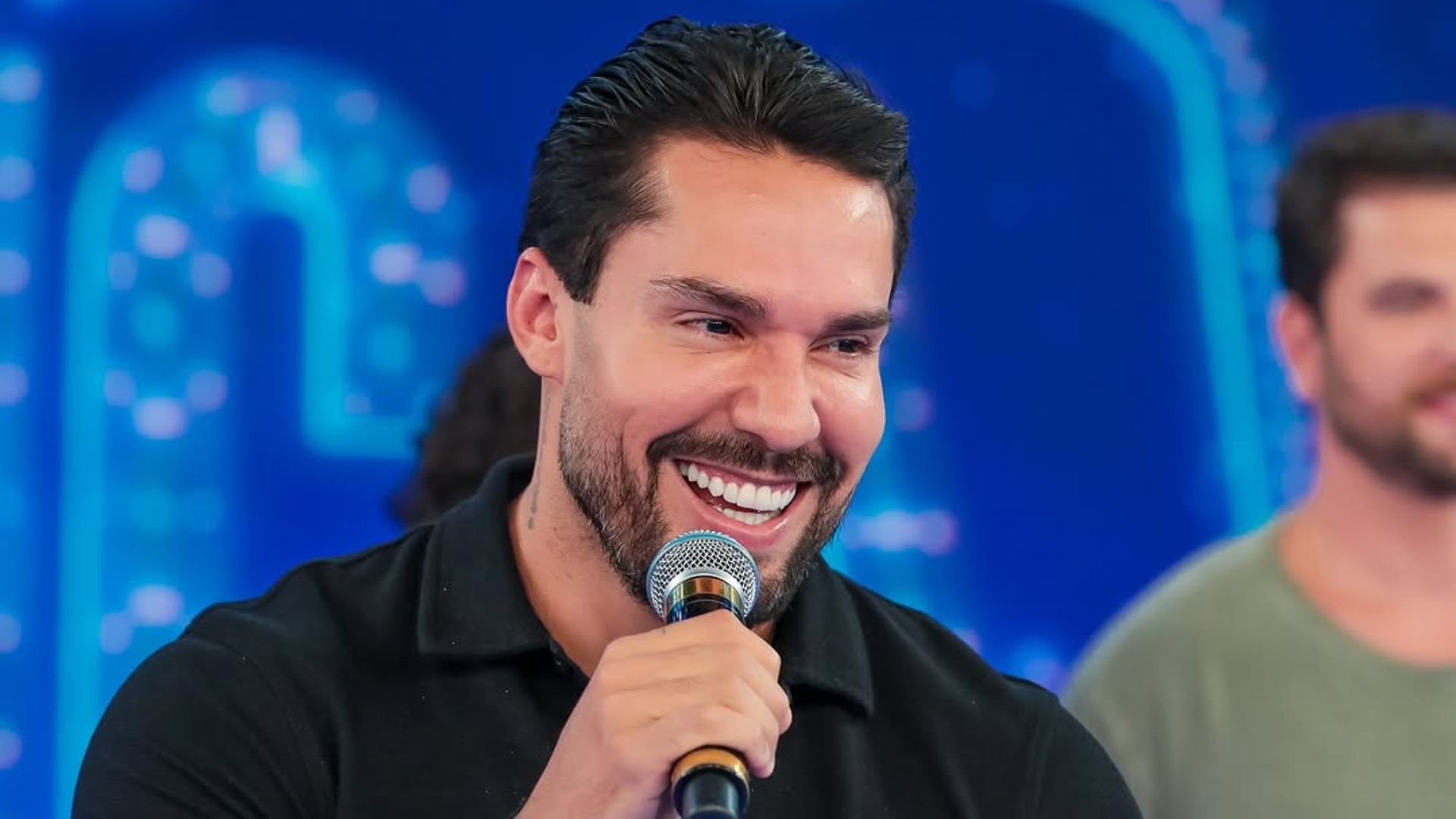 Bil Araújo revela quando decidiu se batizar na igreja: ‘Uma entrega real’