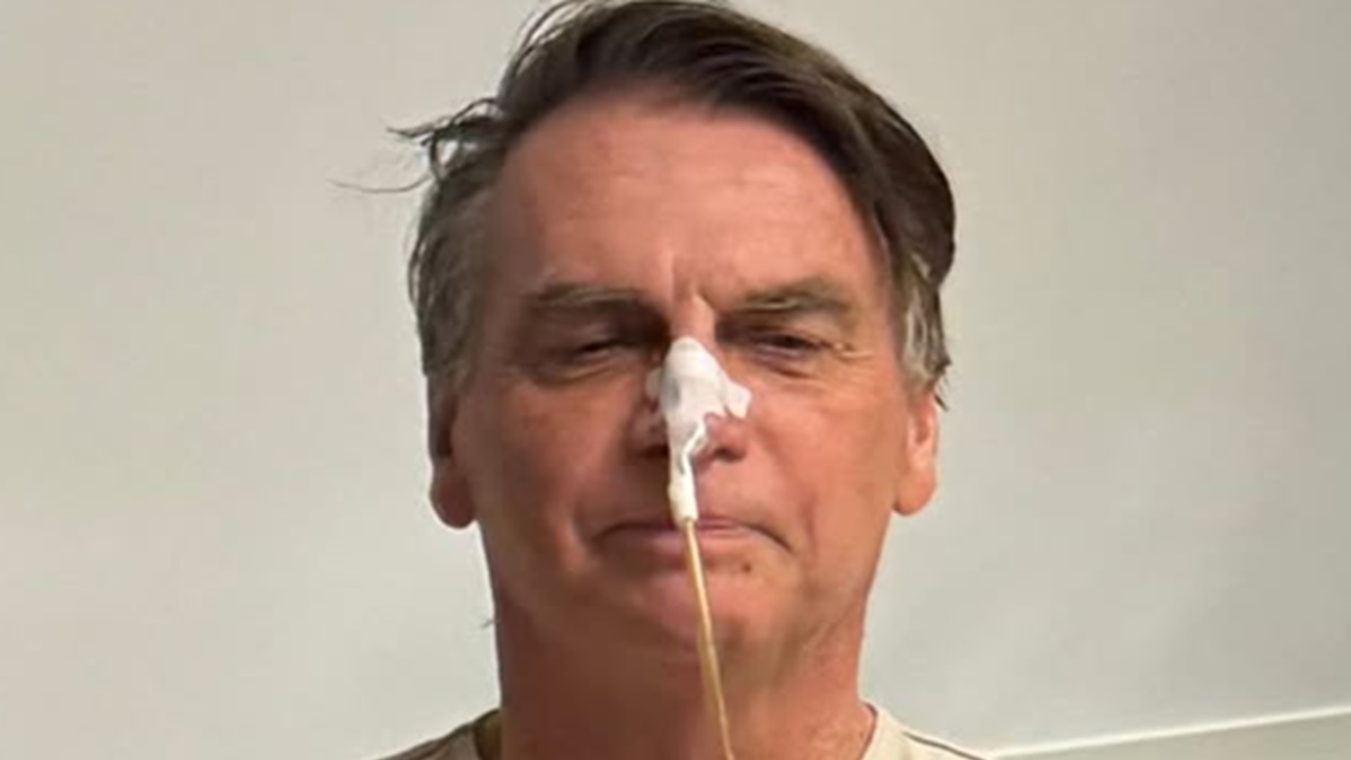 Internado na UTI, Jair Bolsonaro atualiza sobre sua recuperação: ‘De forma cautelosa’