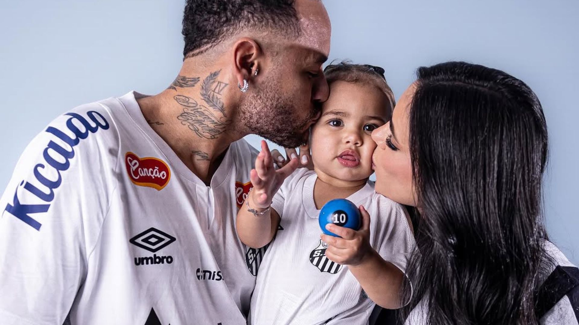 Bruna Biancardi mostra Mavie torcendo por Neymar no estádio