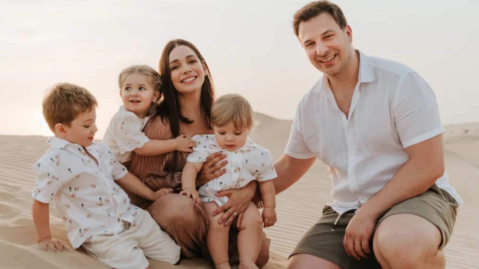 Sabrina Petraglia chega aos 42 anos; atriz é mãe de três e vive em país estrangeiro