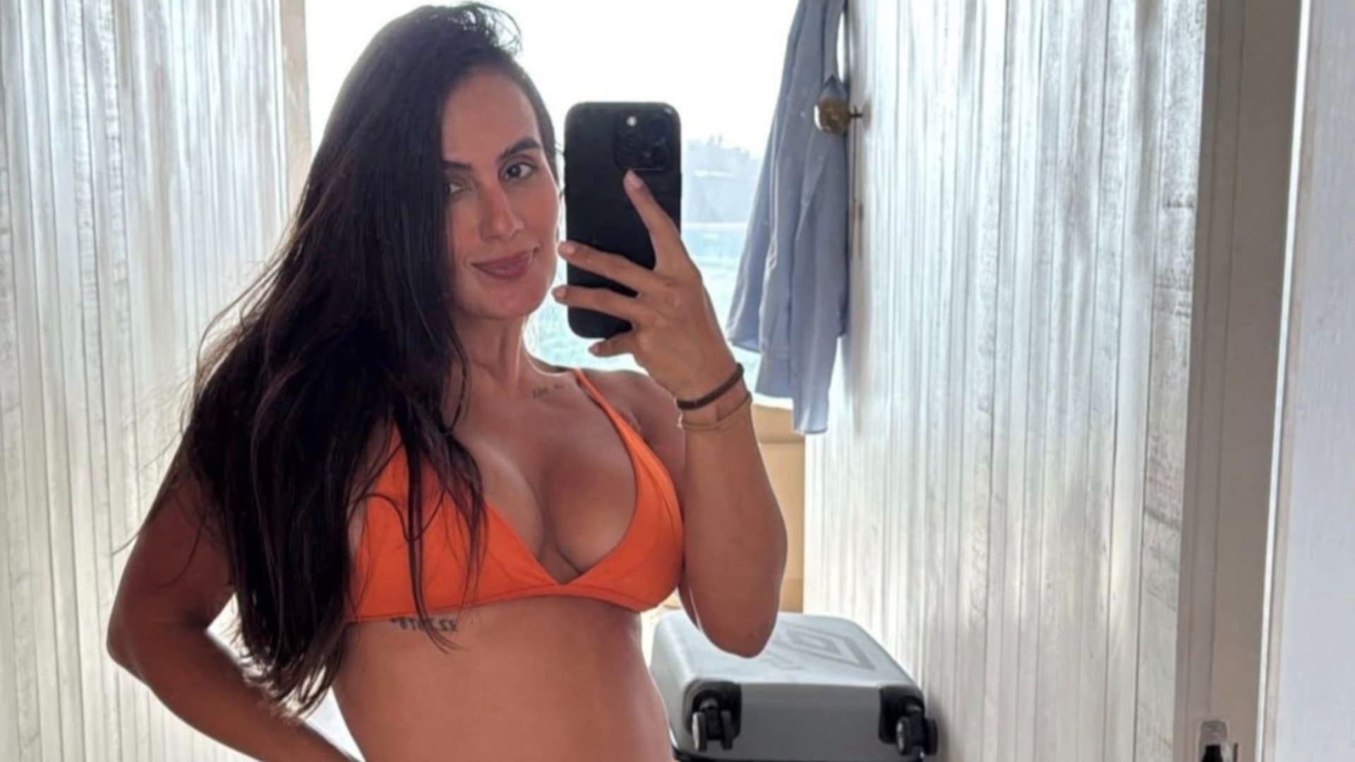 De biquíni, Carol Peixinho revela como está sua barriga de grávida