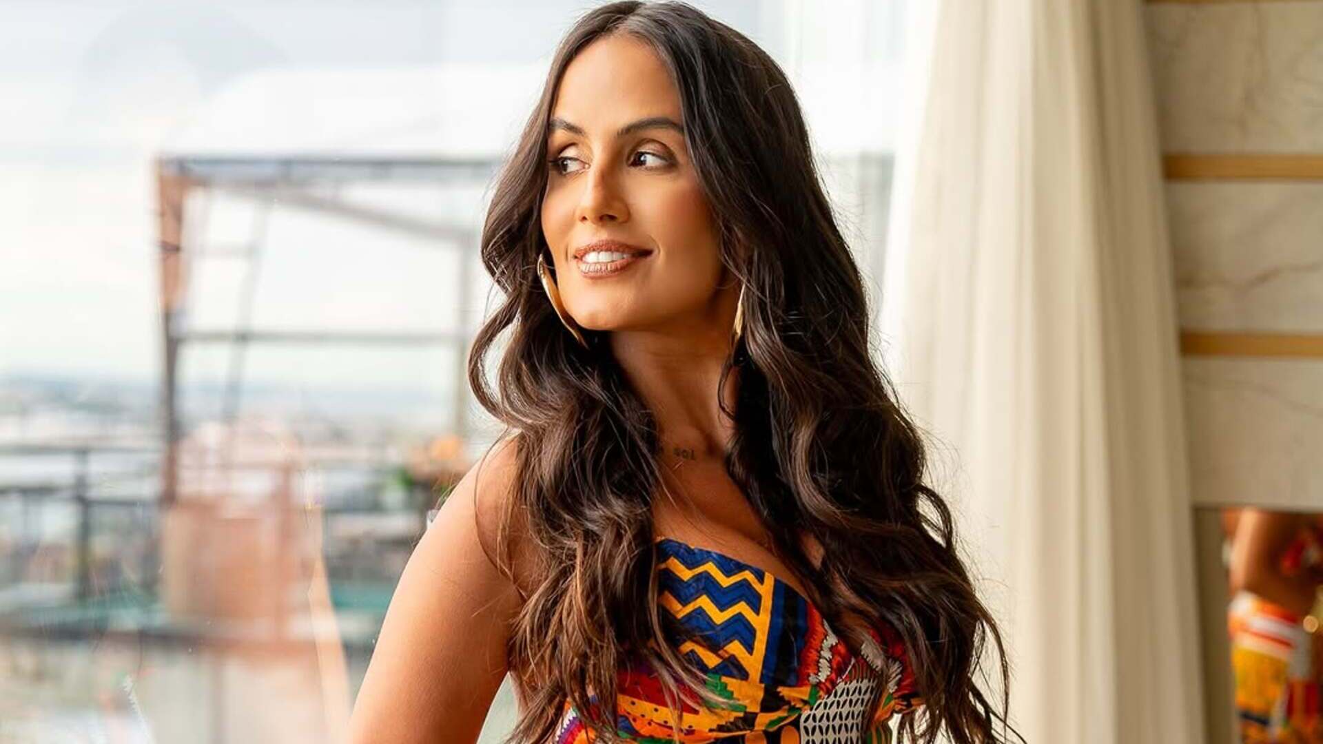 Carol Peixinho mostra barriguinha de grávida em seu look de aniversário