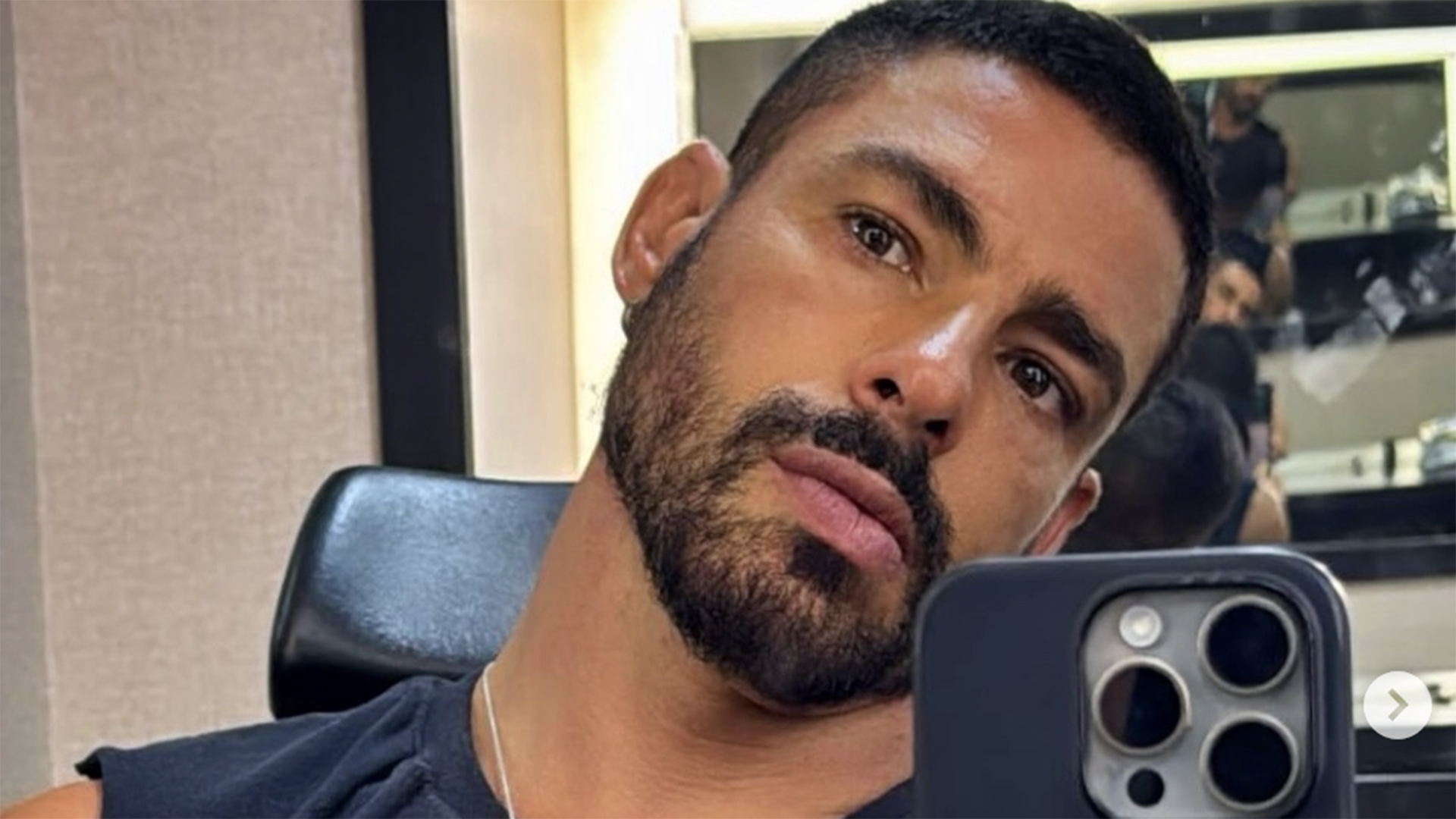 Usa desodorante? Cauã Reymond reage ao ser questionado sobre detalhe