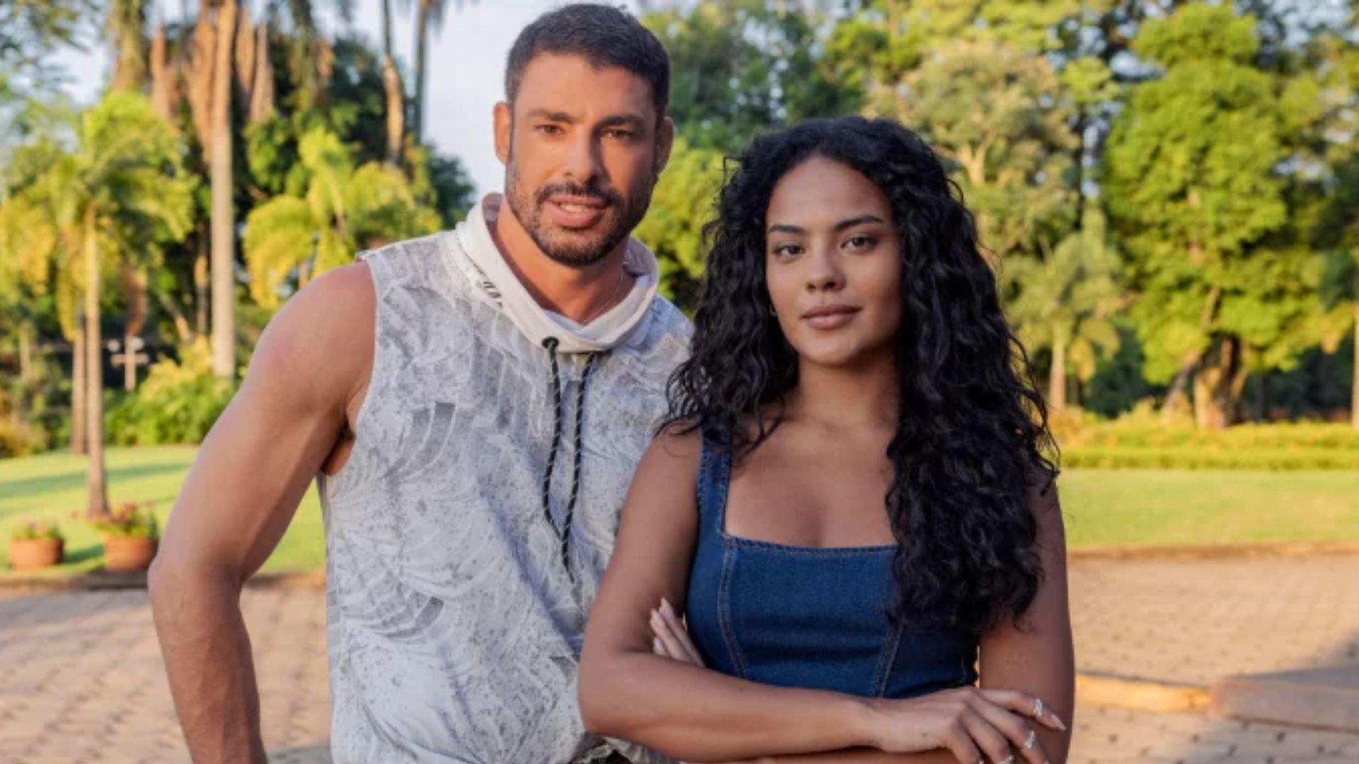 Após polêmicas, Cauã Reymond e Bella Campos vivem nova fase nos bastidores de Vale Tudo