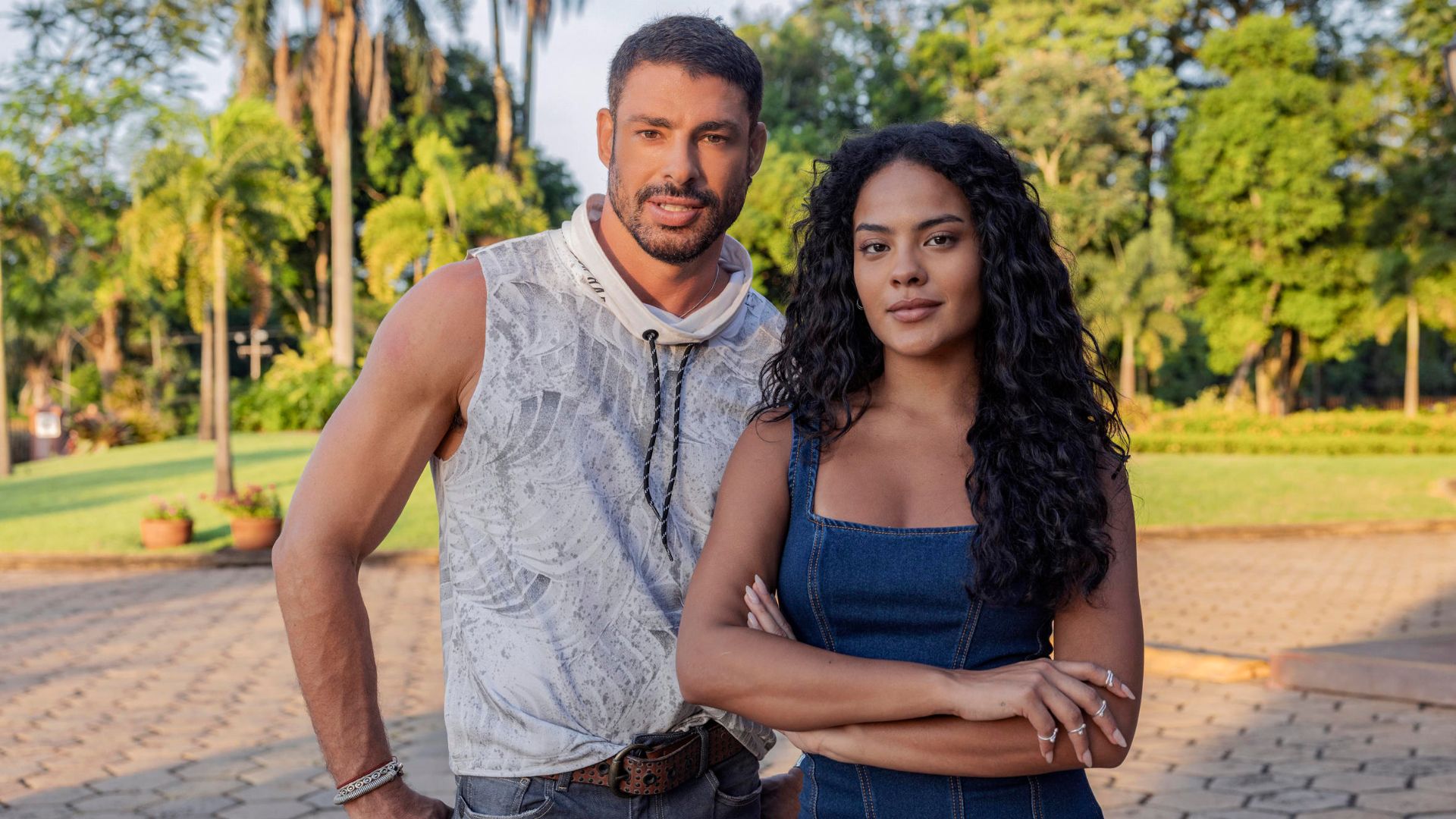 Climão em Vale Tudo! Cauã Reymond e Bella Campos discutem no estacionamento, diz colunista