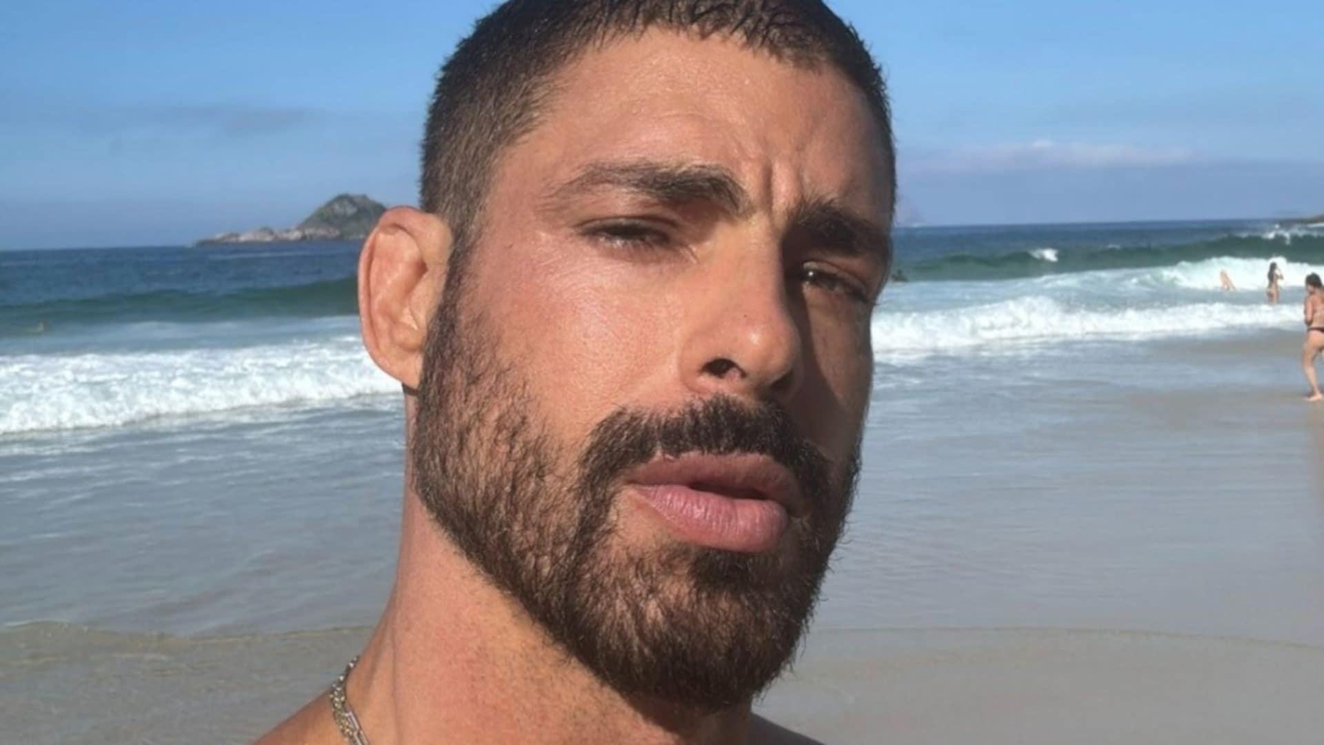 Cauã Reymond já revelou que não usa desodorante: ‘Transpiro diferente’