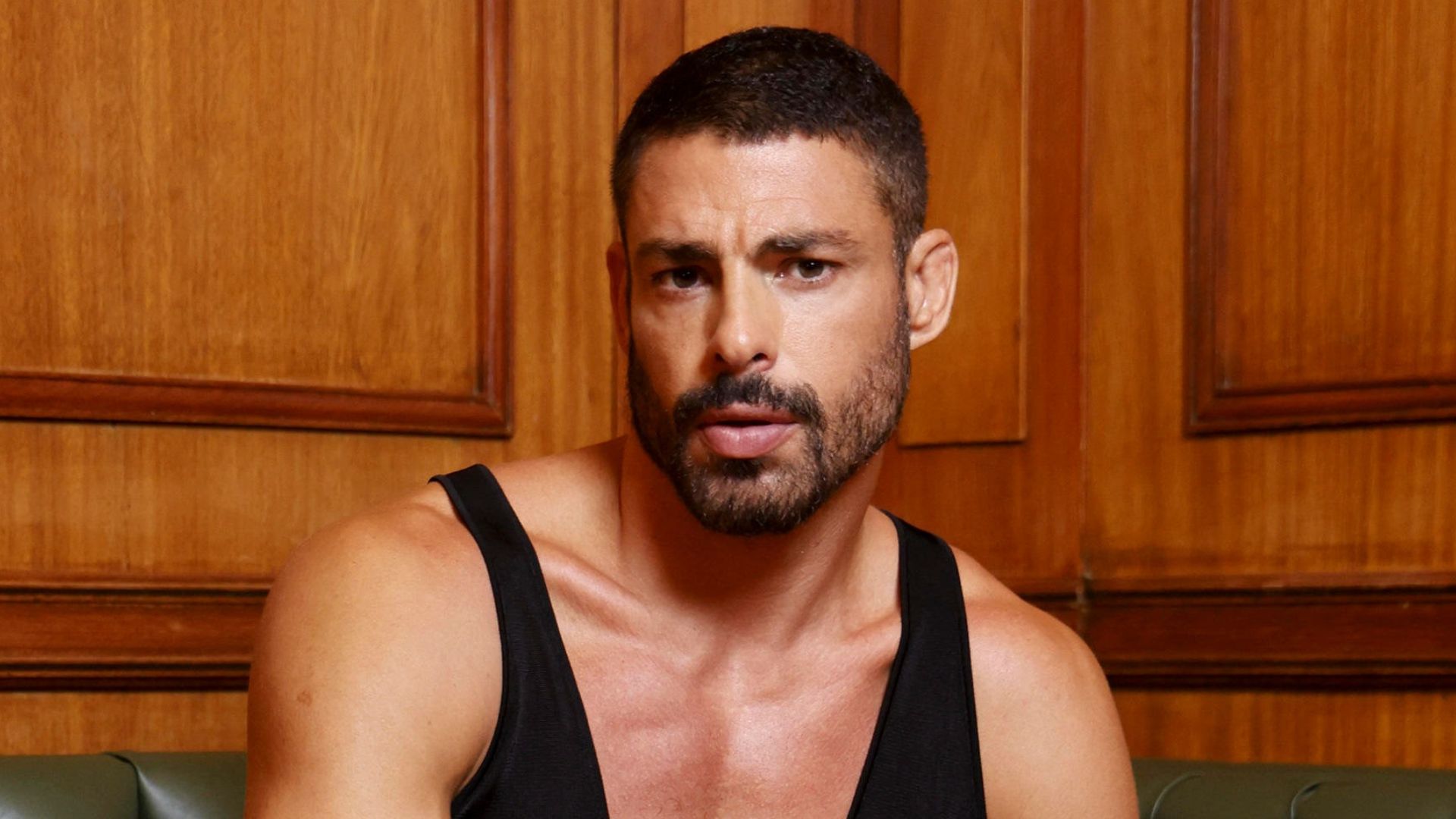 Globo articula bastidores para impedir saída de Cauã Reymond de ‘Vale Tudo’
