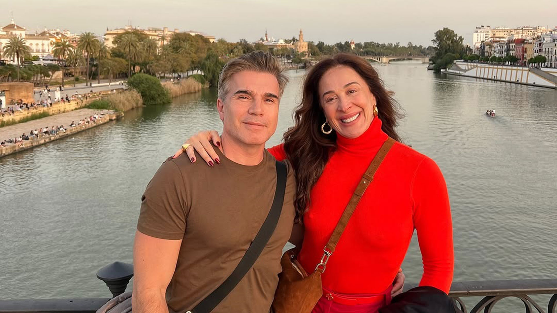 Claudia Raia curte viagem romântica com Jarbas Homem de Mello