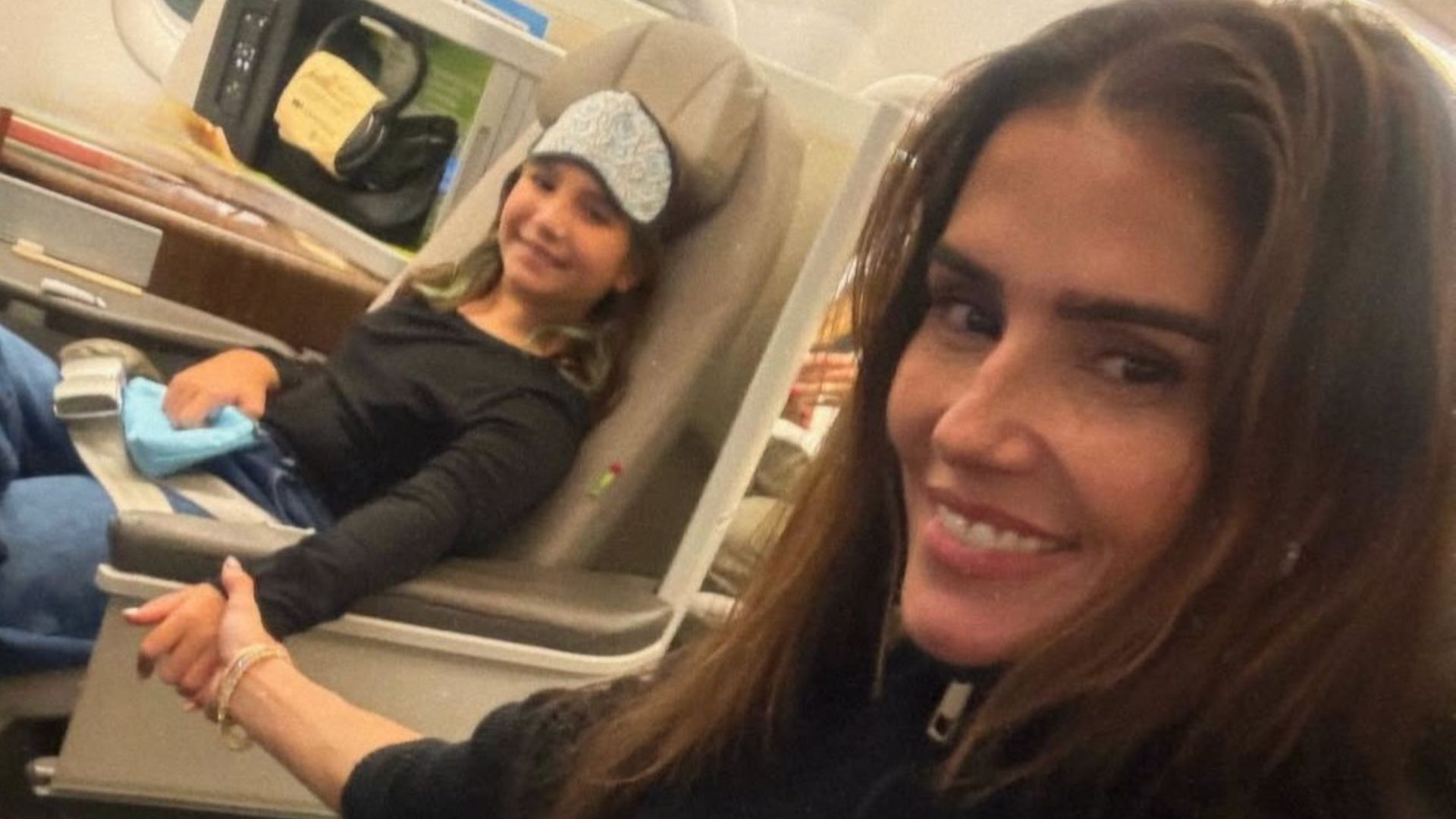 Deborah Secco celebra viagem internacional com a filha: “Criando memórias”