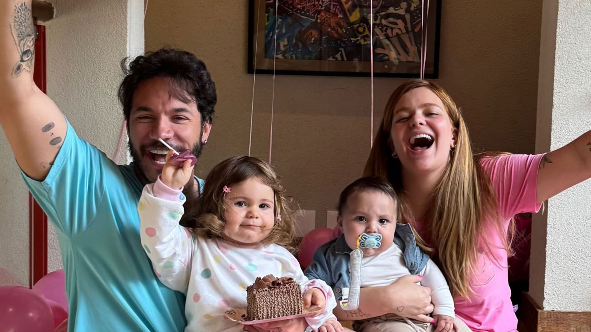 Viih Tube presenteia a filha Lua com brinquedo de R$ 2 mil reais