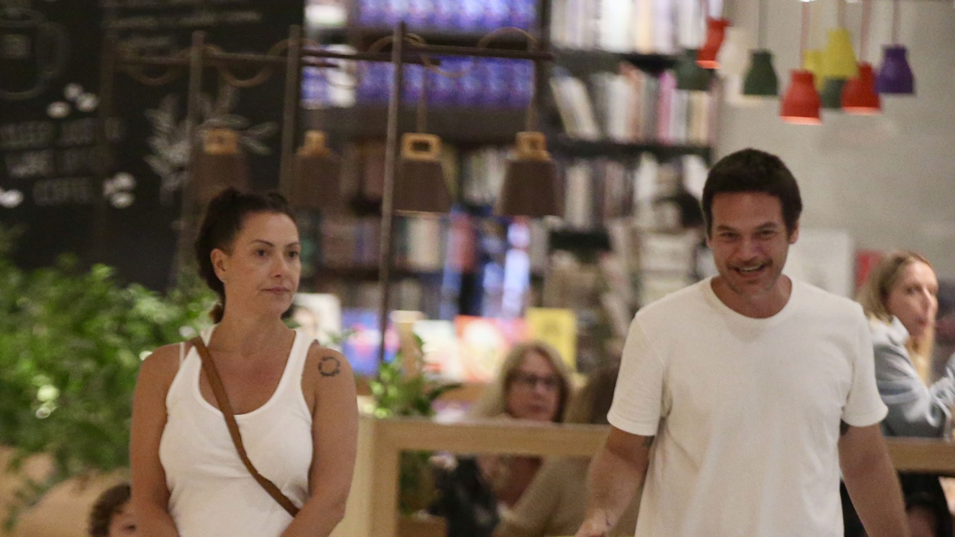 Filhos de Fabiula Nascimento e Emílio Dantas roubam a cena em passeio. Veja!