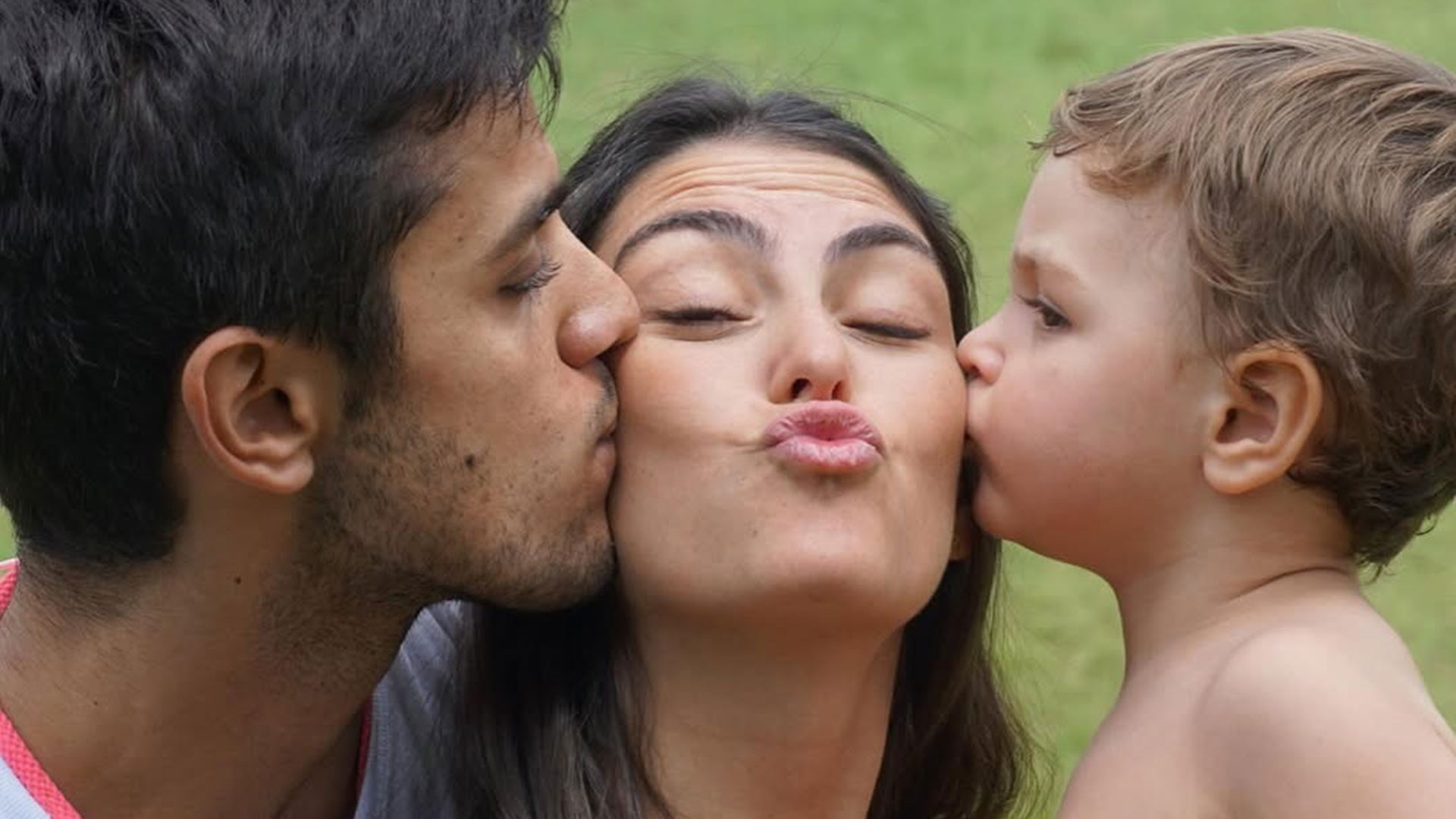Esposa de Felipe Simas relembra momentos difíceis ao homenagear o filho
