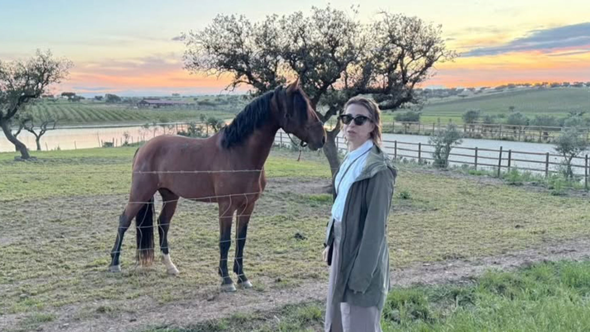 Fernanda Torres curte momentos de descanso em Portugal: ‘Me recuperando’