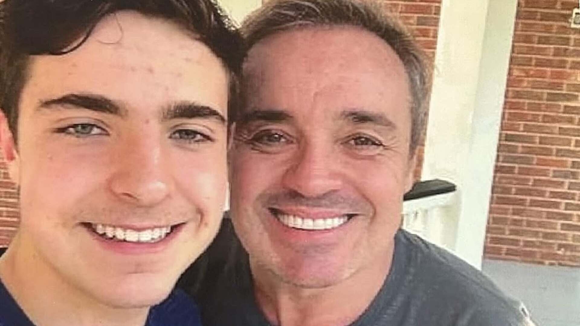 Filho de Gugu relembra fotos com o apresentador e emociona: ‘Falta’
