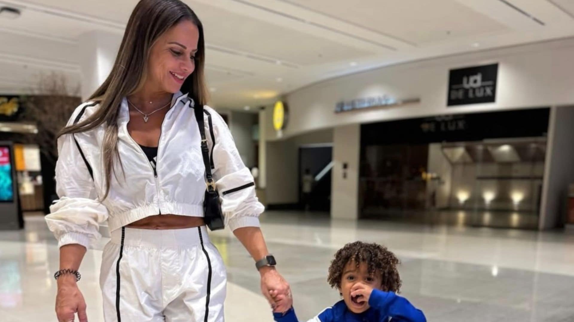 Filho de Viviane Araújo esbanja estilo e charme em fotos: ‘Quem dá conta?’