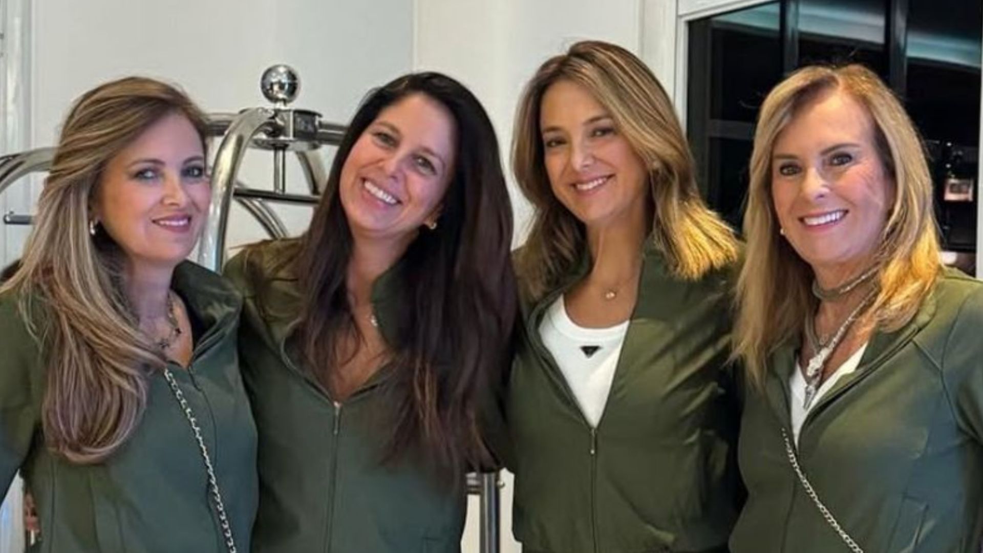Helô Pinheiro e as filhas, Kiki, Jô e Ticiane