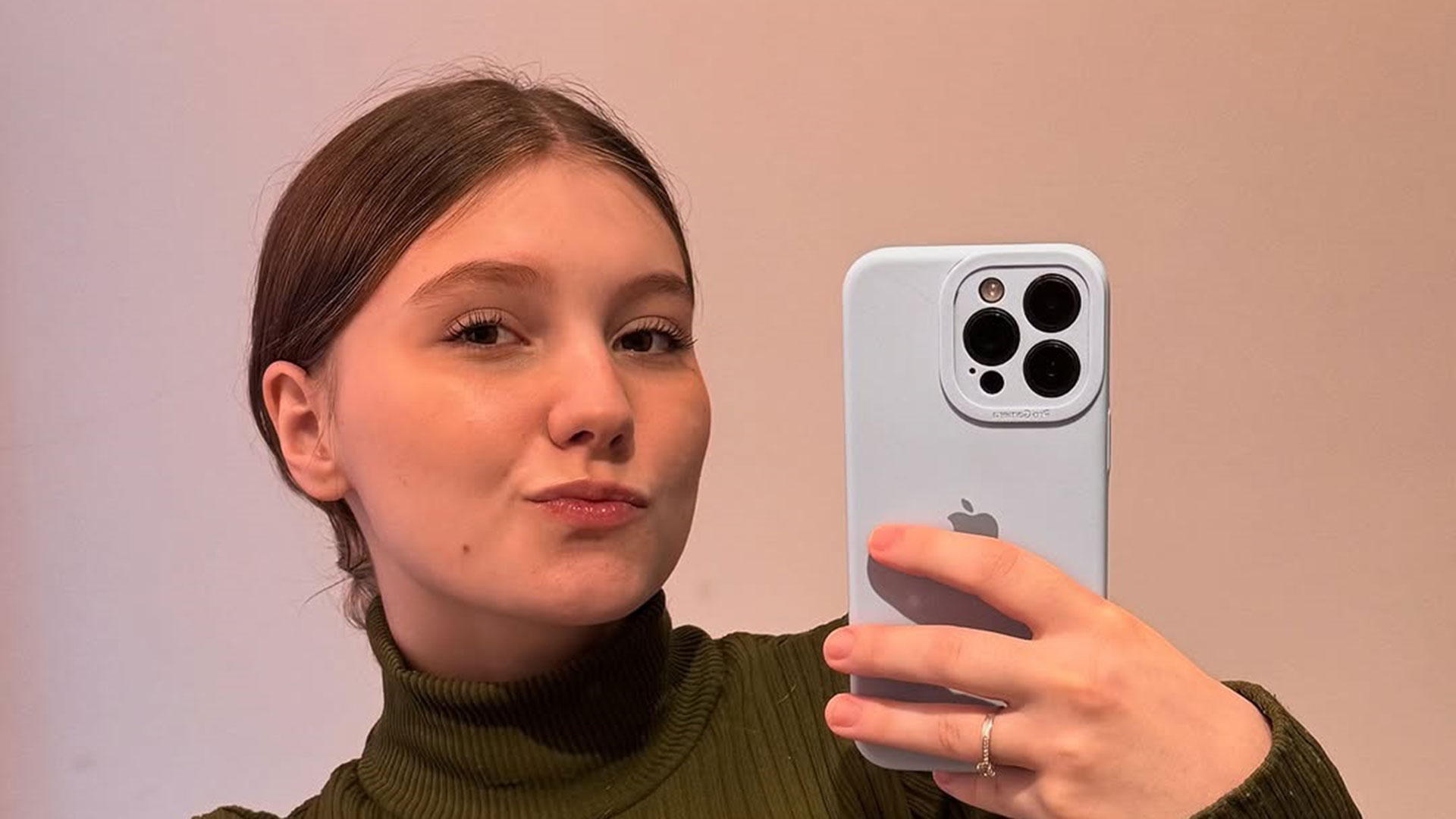 Isabel Veloso exibe novo visual com os cabelos mais claros: ‘Amando’