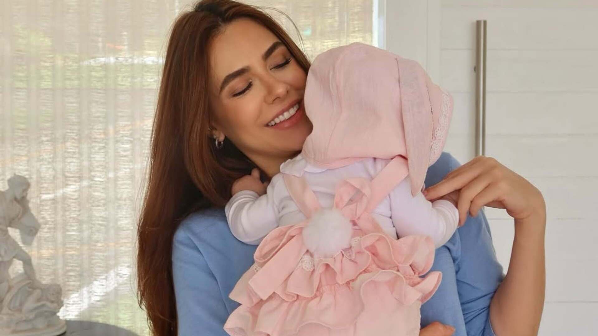 Jade Magalhães mostra primeira Páscoa de Serena