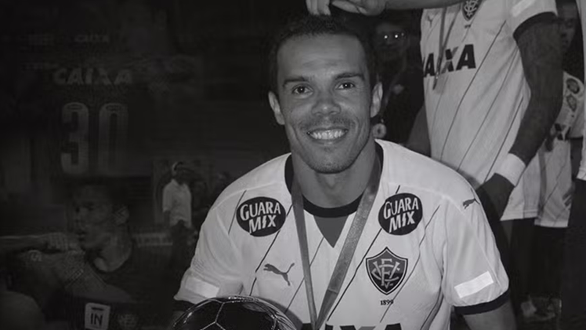 Leandro Domingues, ex-jogador do Vitória e Cruzeiro, morre aos 41 anos