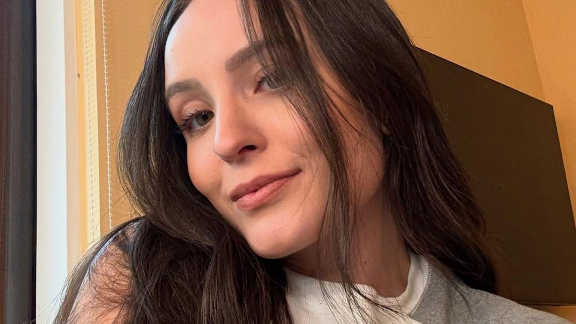Larissa Manoela se surpreende ao ver sua foto em shopping: ‘Nunca pensei’