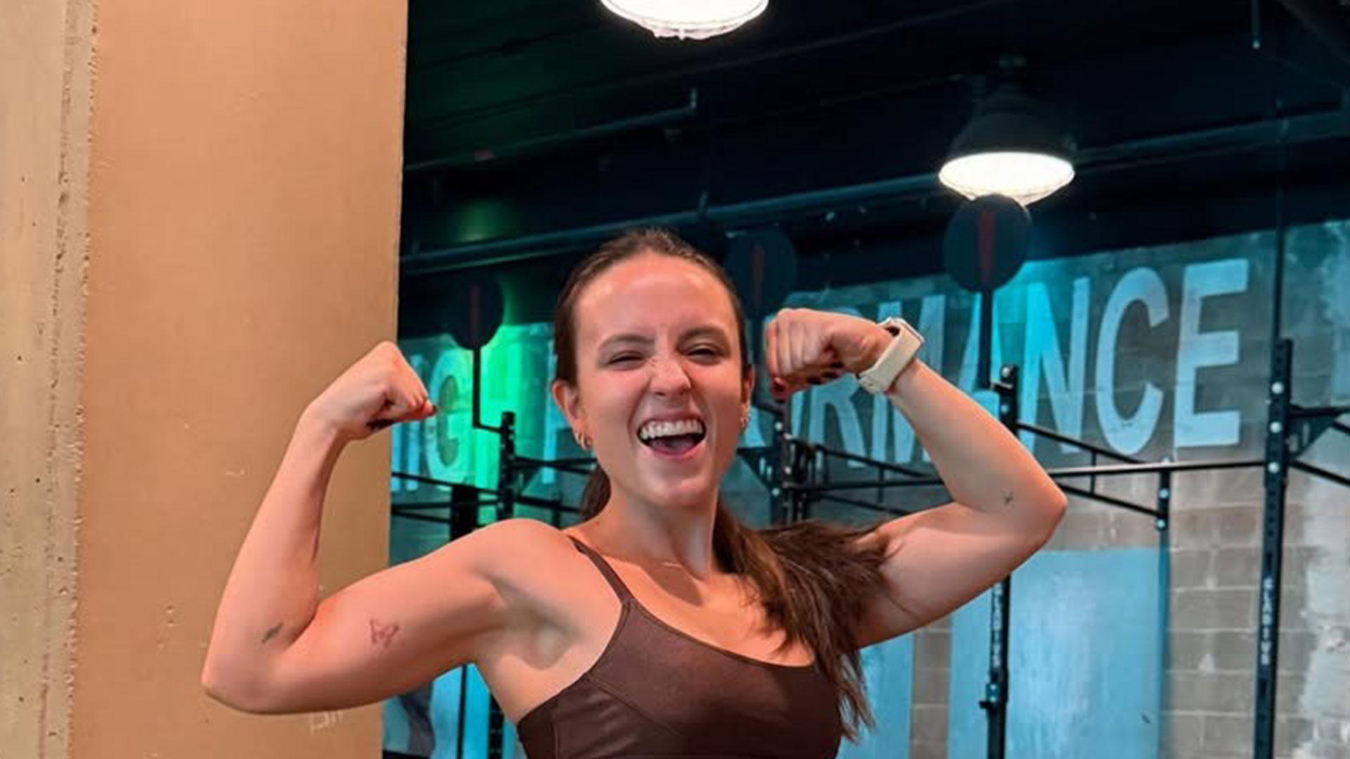 Larissa Manoela exibe resultados de exercícios físicos
