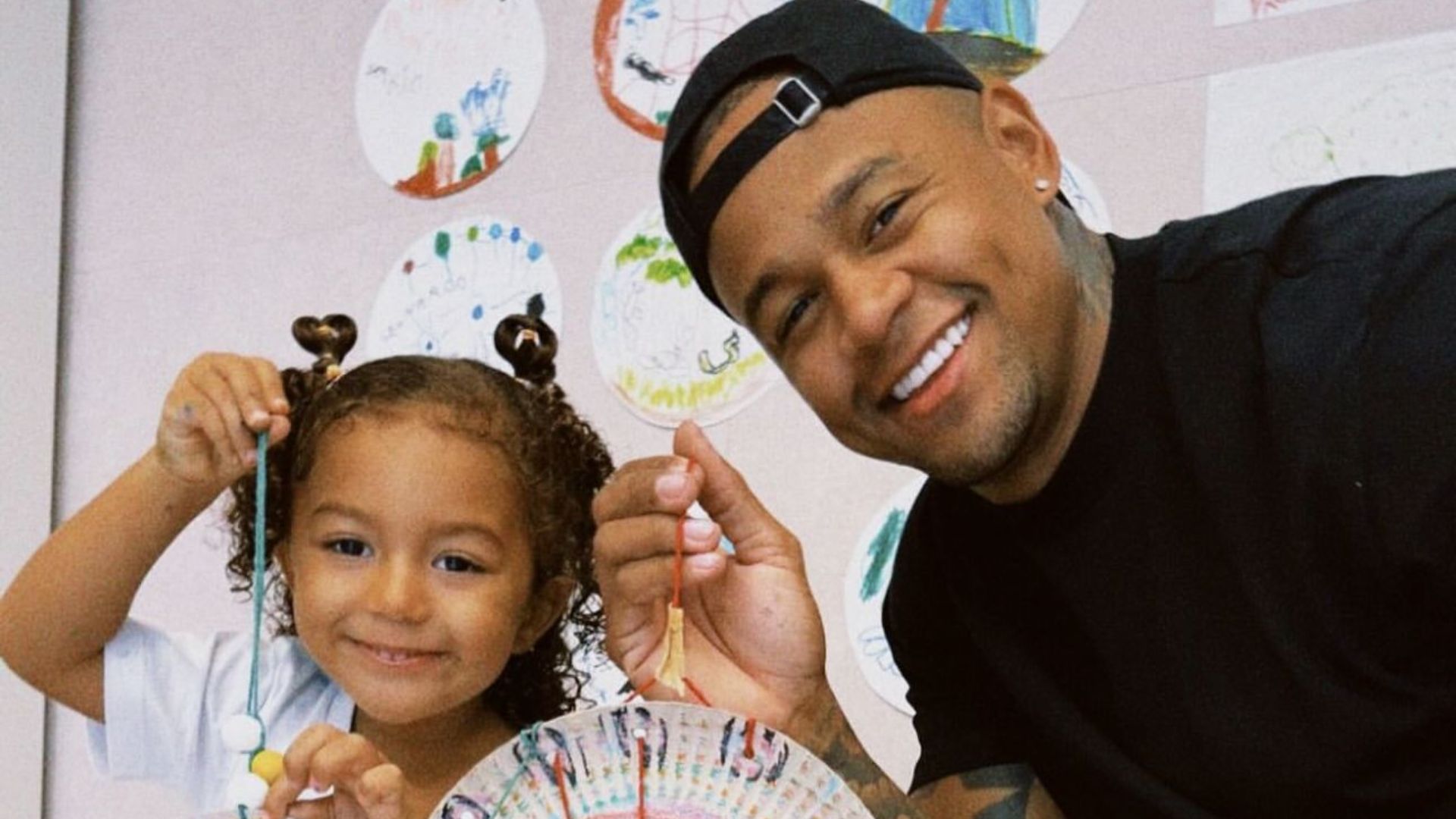Léo Santana se declara após participar de evento escolar da filha, Liz: “Minha melhor versão”